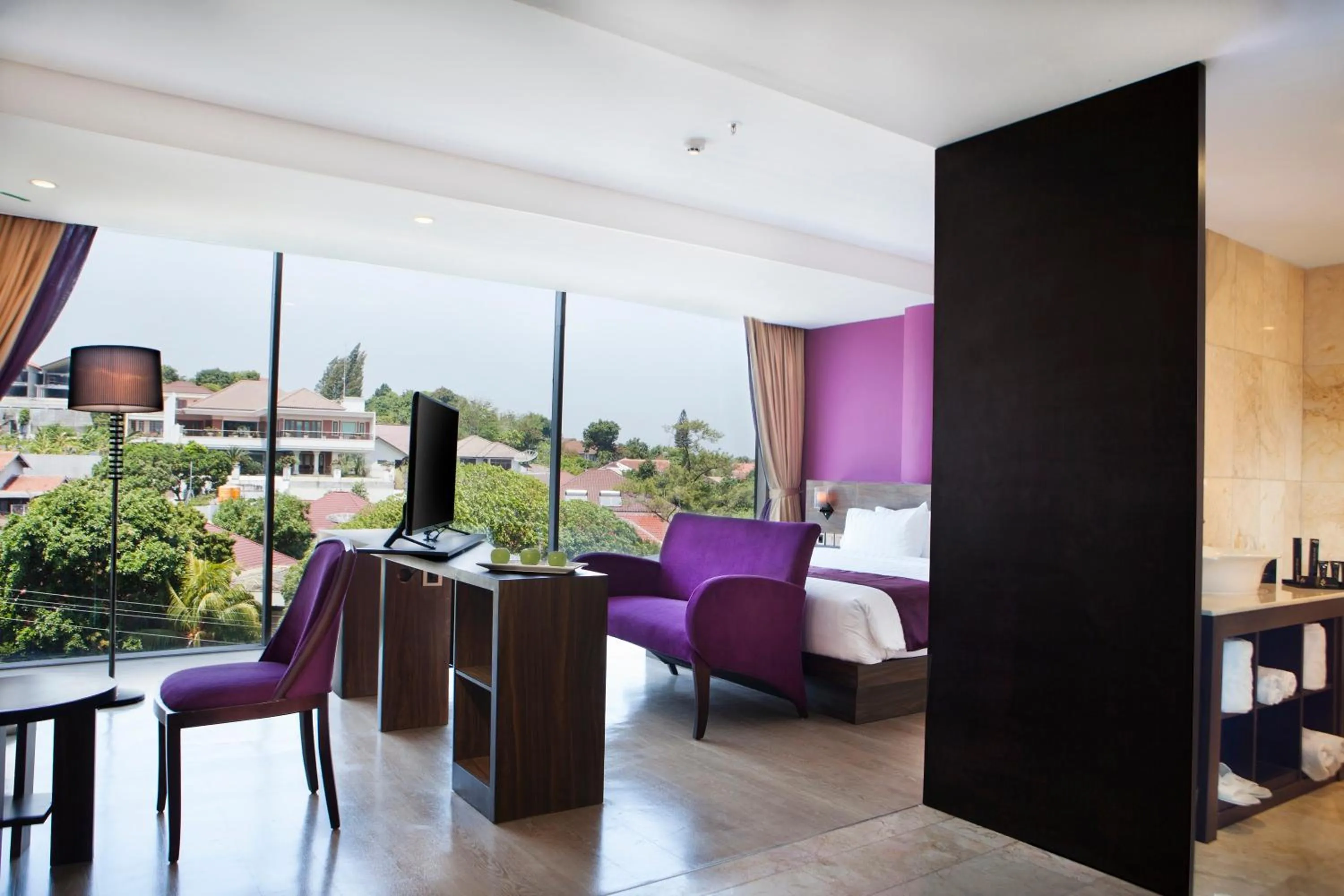 Bed in Grand Edge Hotel Semarang