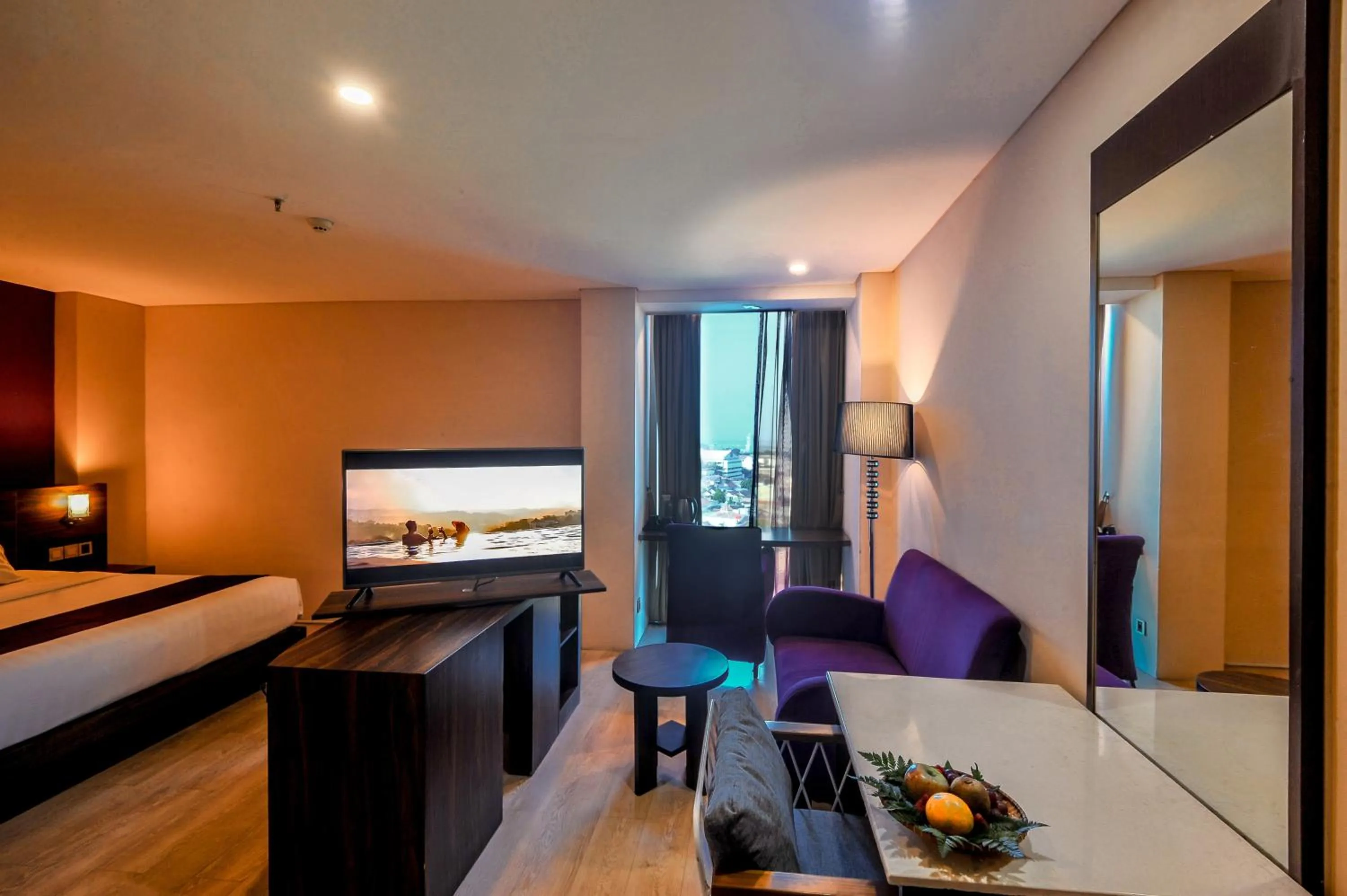 Photo of the whole room, Bed in Grand Edge Hotel Semarang