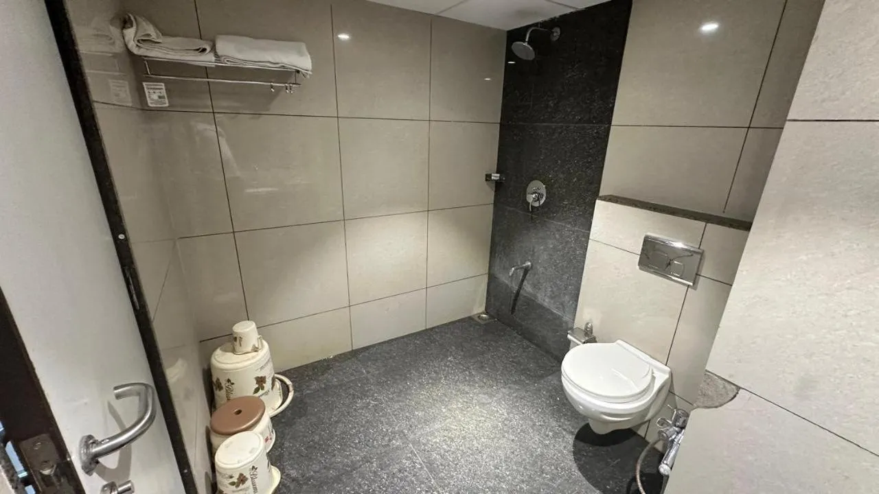 Toilet in Bansari Greens Resort