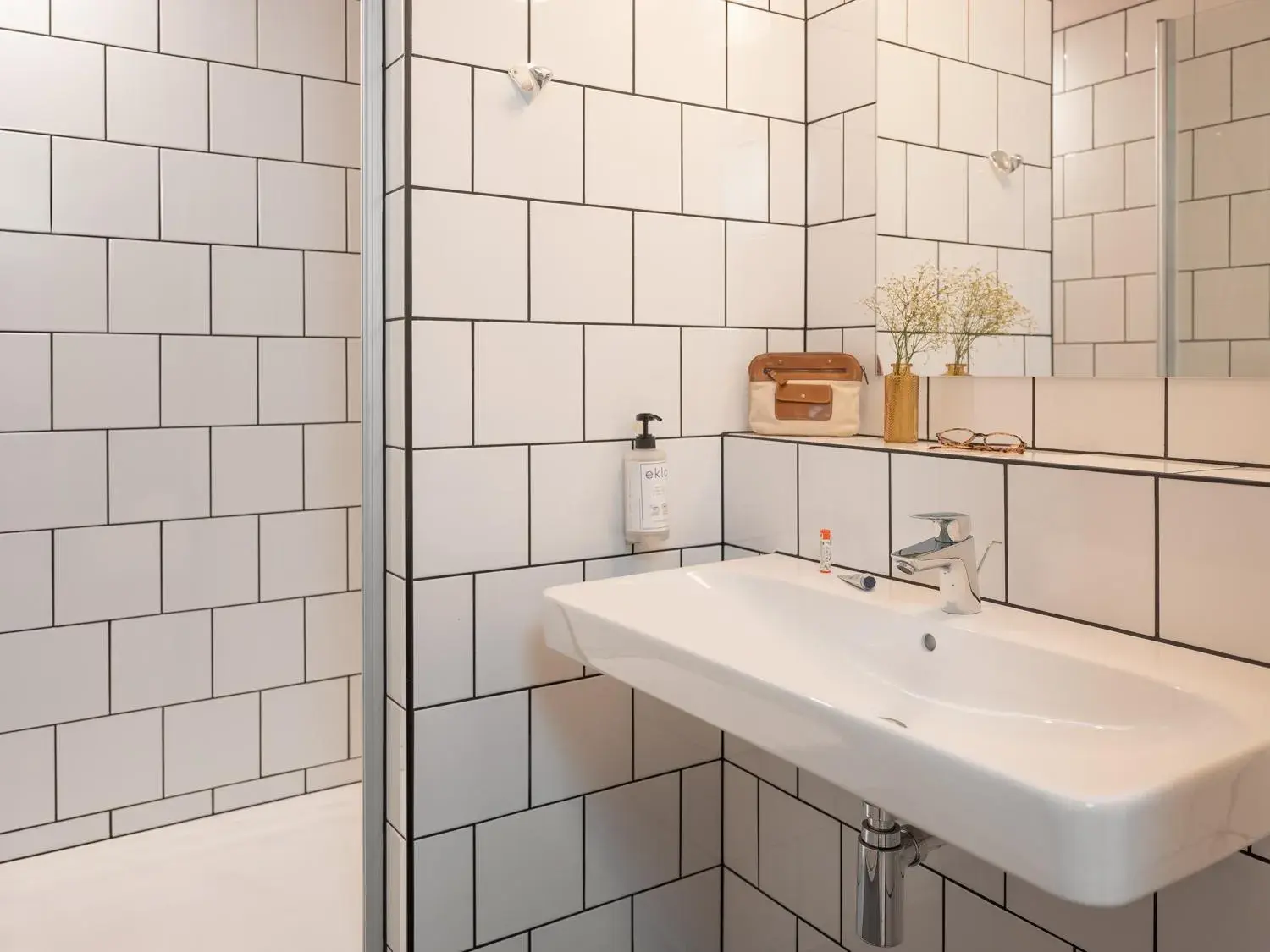 Superior Double Room in Eklo Hotels Nantes Centre - Île de Nantes Superior Double Room in Eklo Hotels Nantes Centre - Île de Nantes