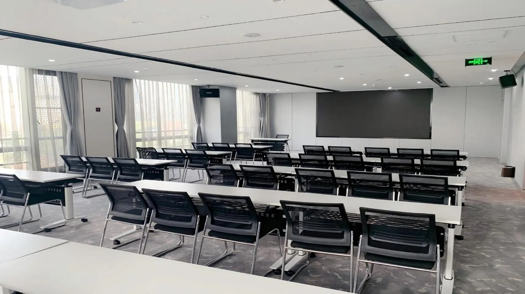 Meeting/conference room in Crystal Orange Hangzhou Alibaba Future Technology City Hotel