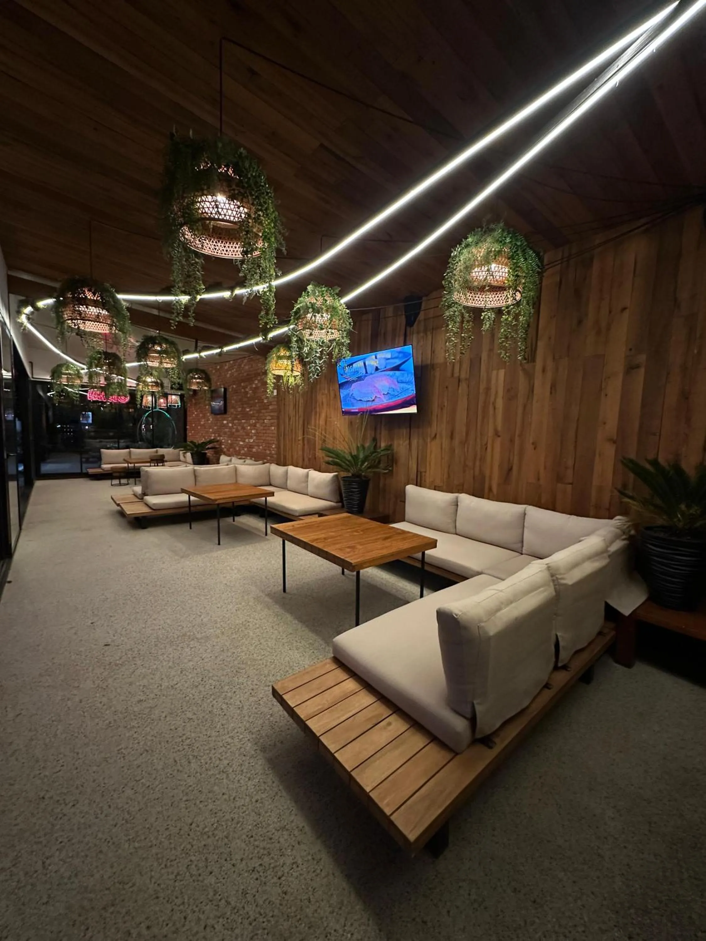 Restaurant/places to eat in Embassy Romana