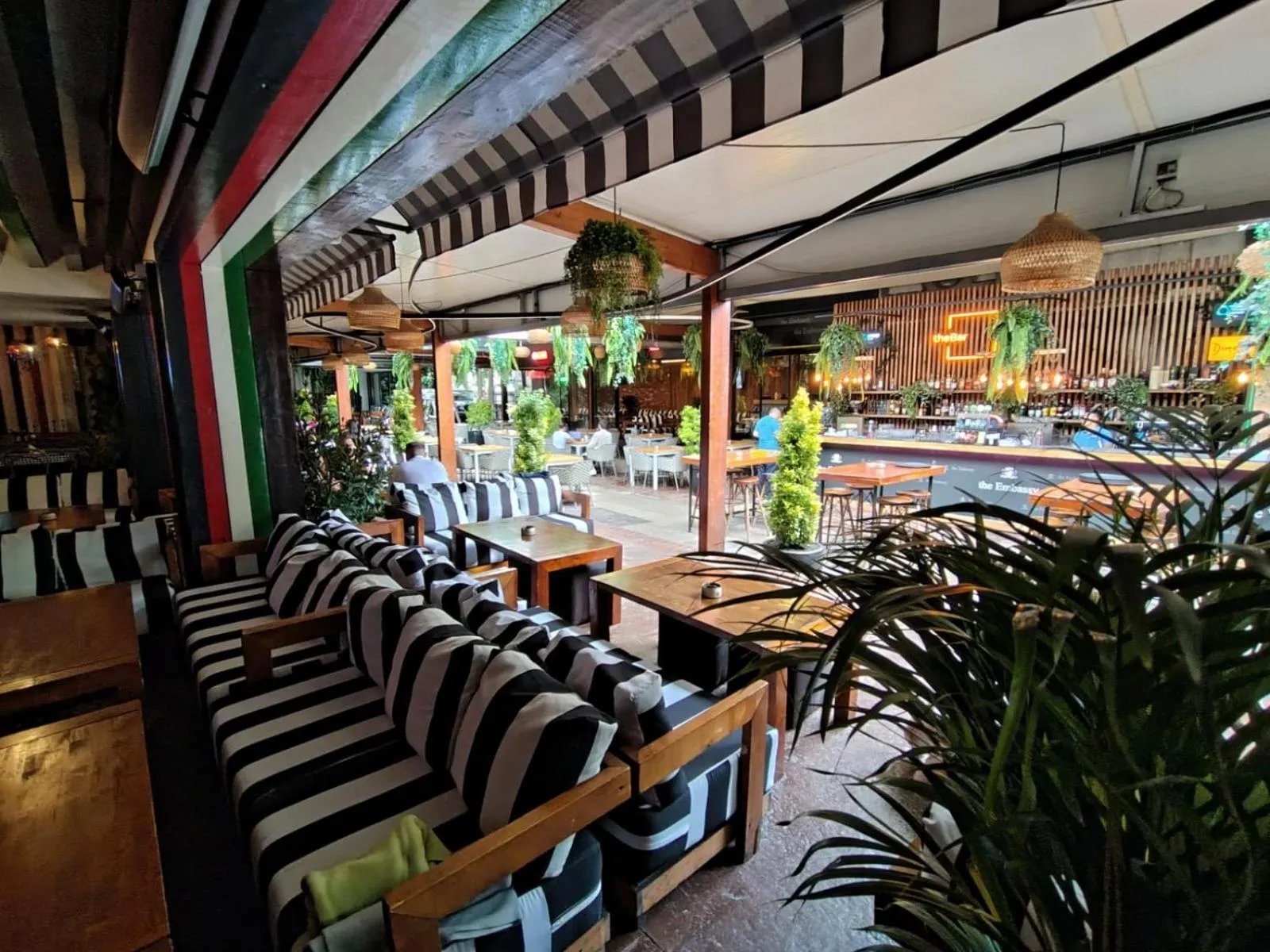 Restaurant/places to eat in Embassy Romana