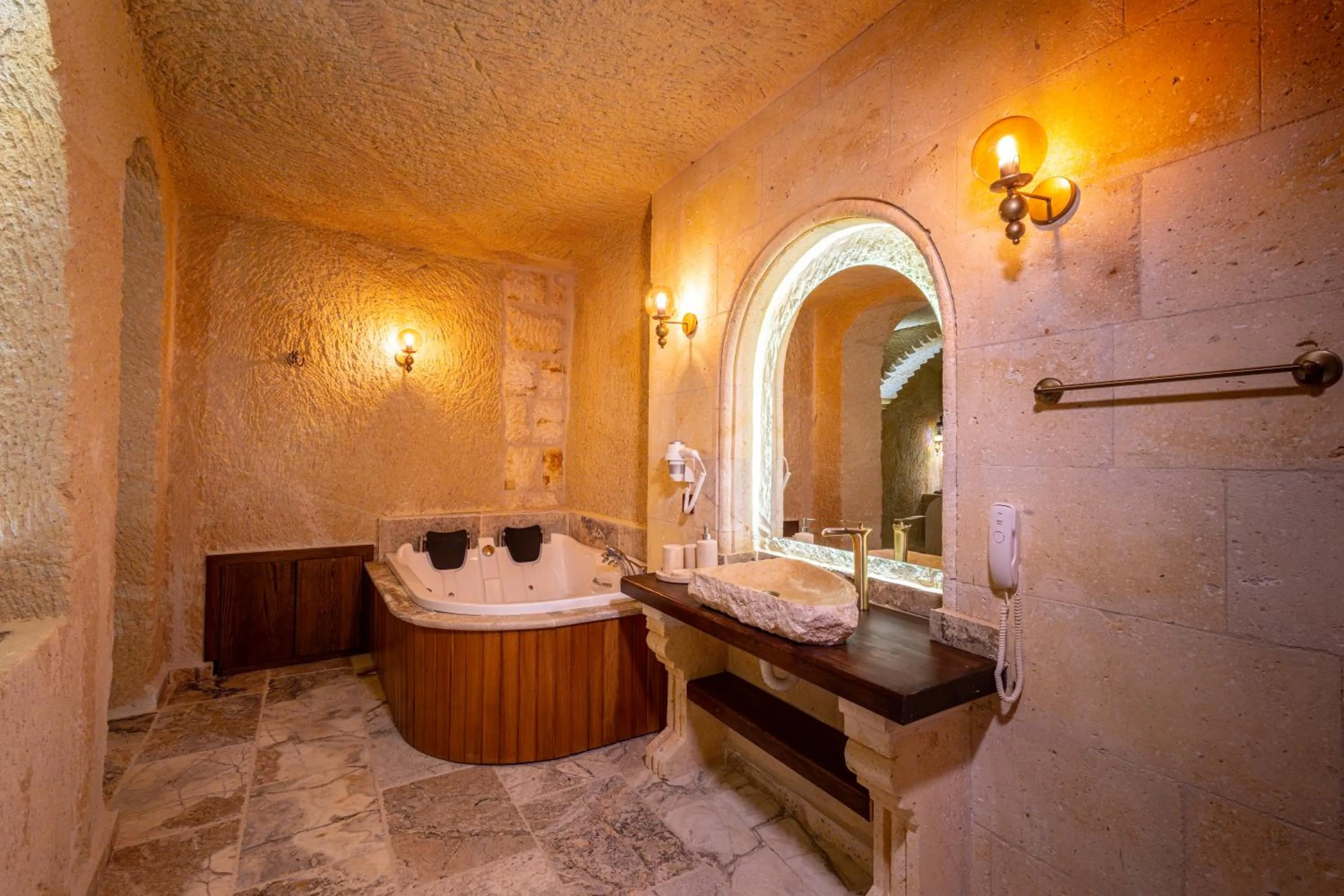 Hot Tub in Lagoon Cave Suites