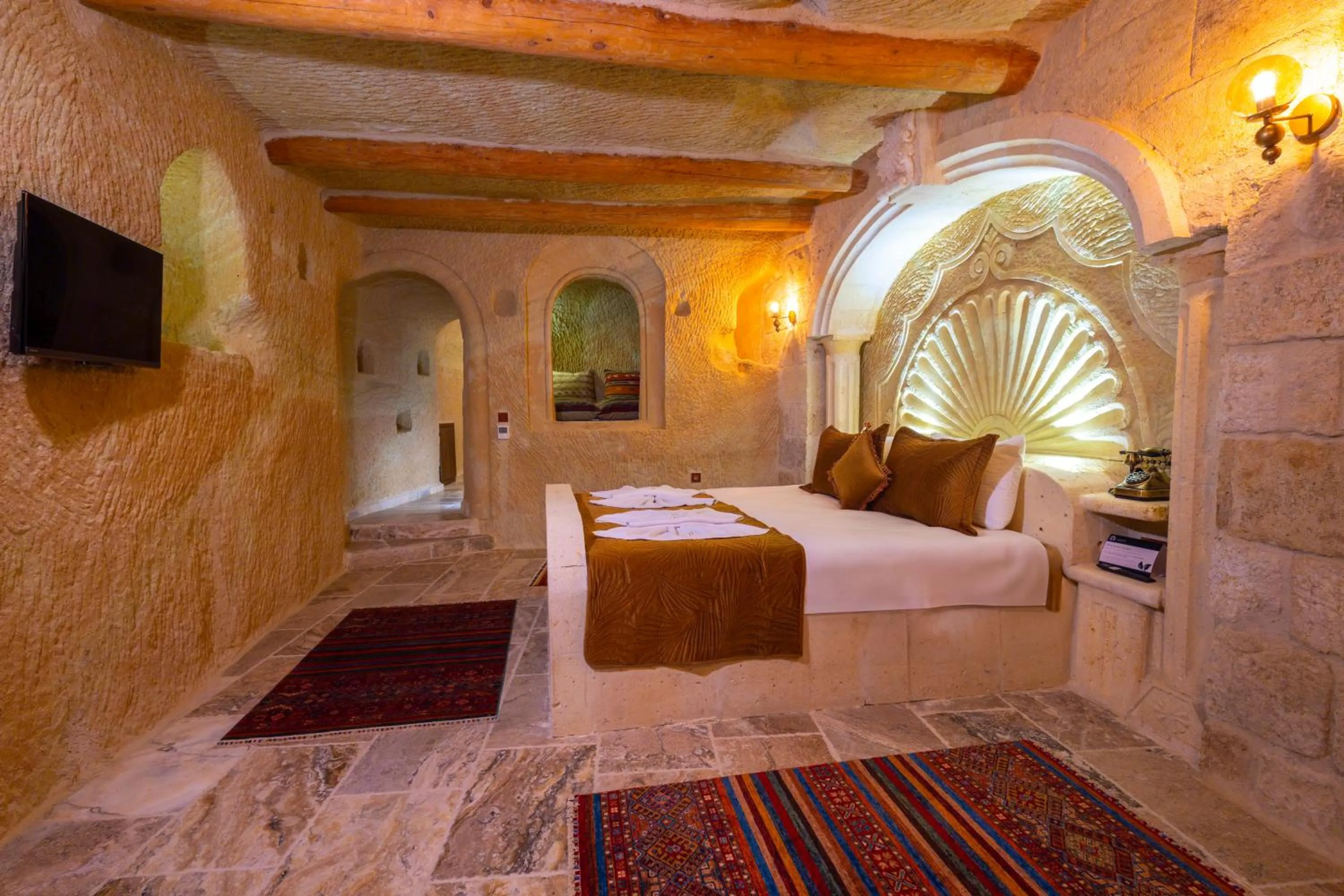 Bedroom, Bed in Lagoon Cave Suites