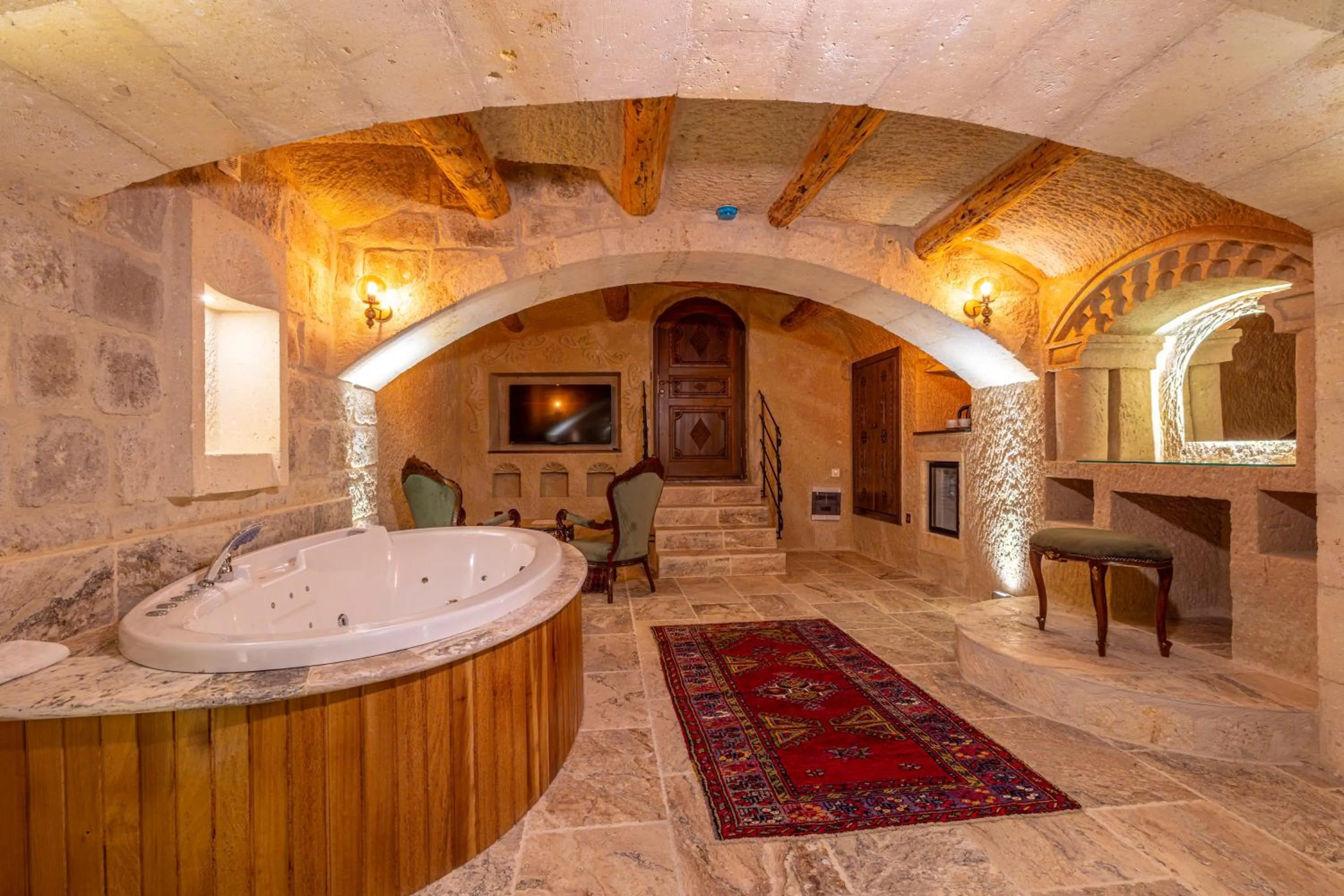 Hot Tub in Lagoon Cave Suites