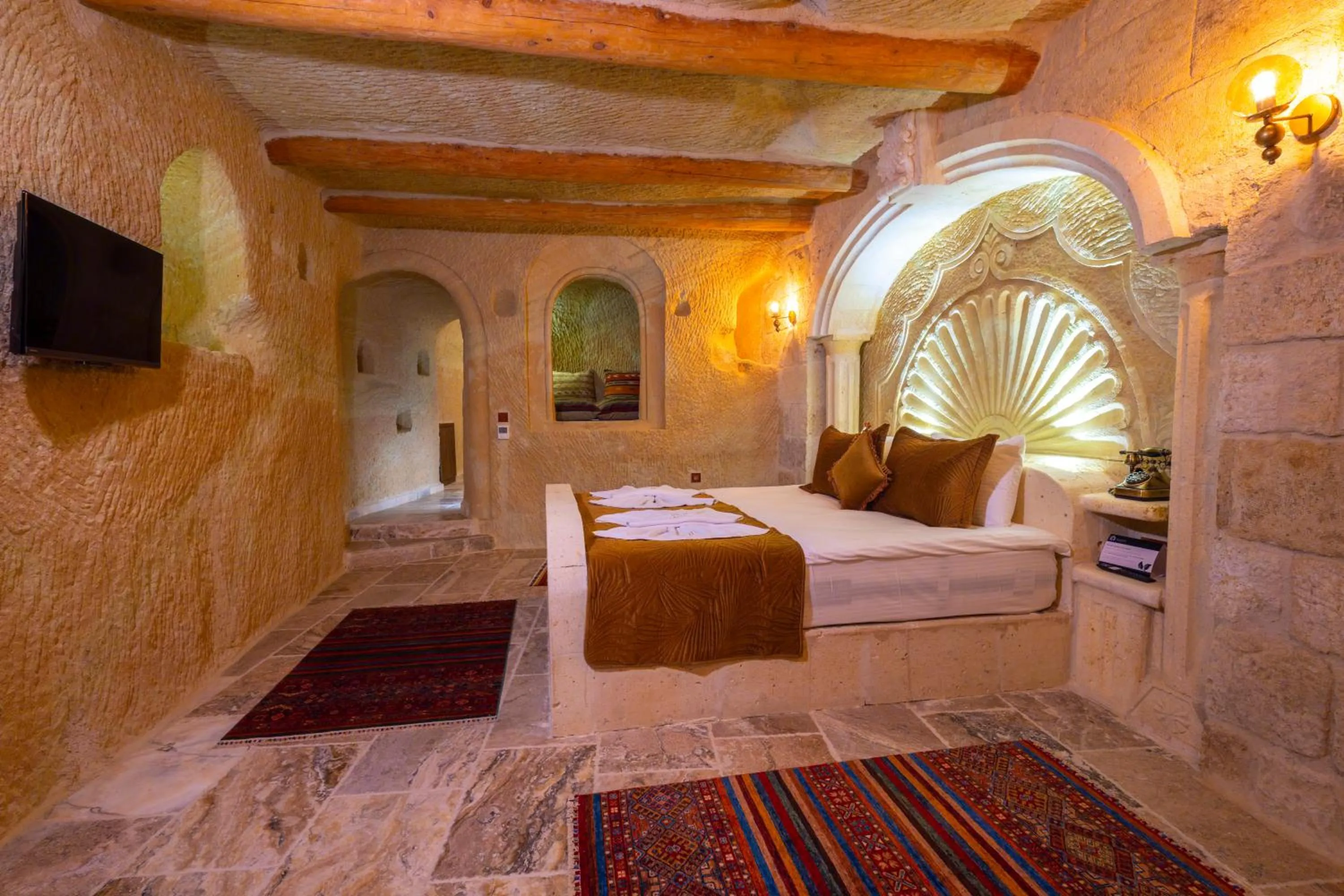 Bedroom, Bed in Lagoon Cave Suites