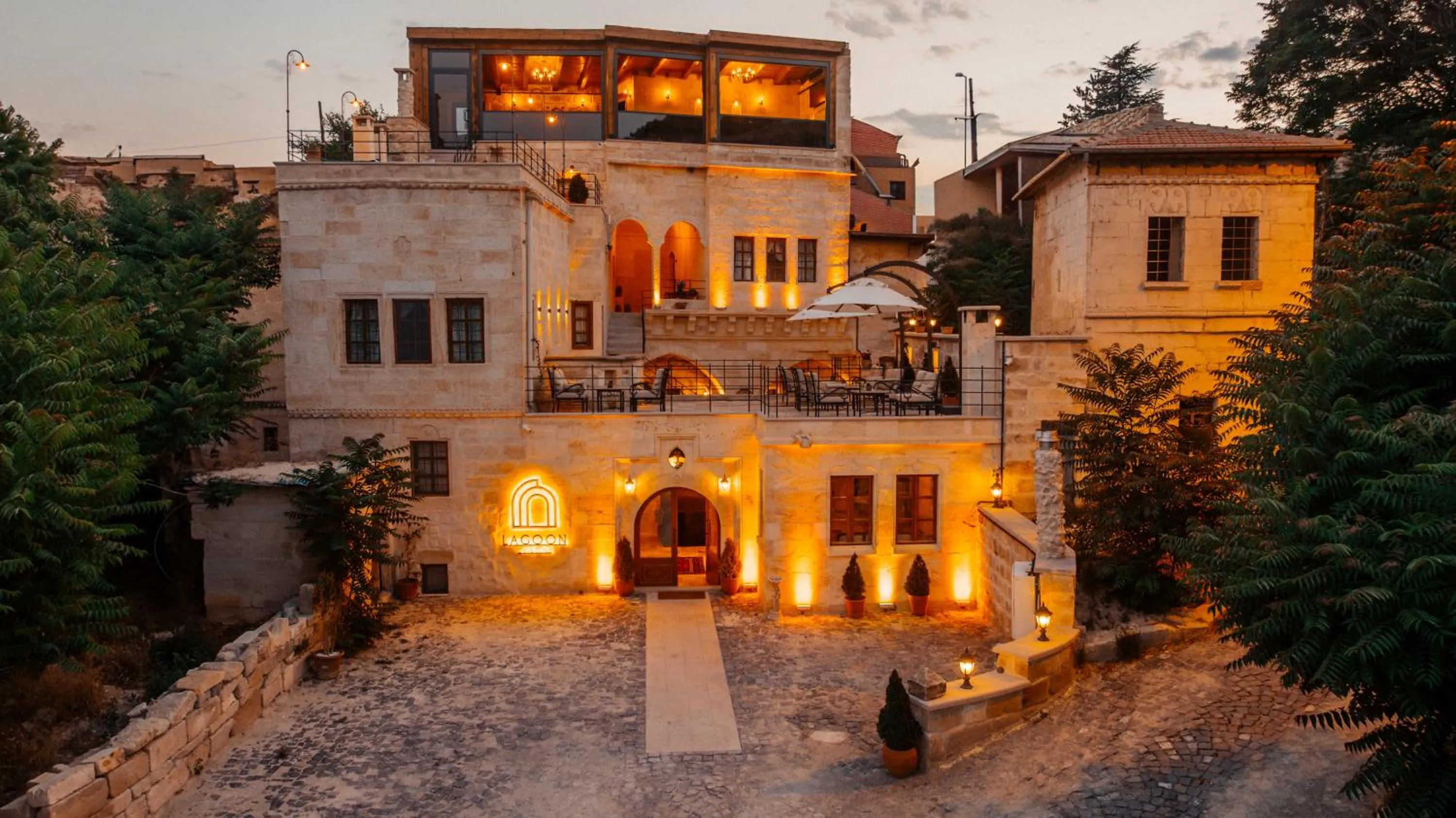 Property building in Lagoon Cave Suites