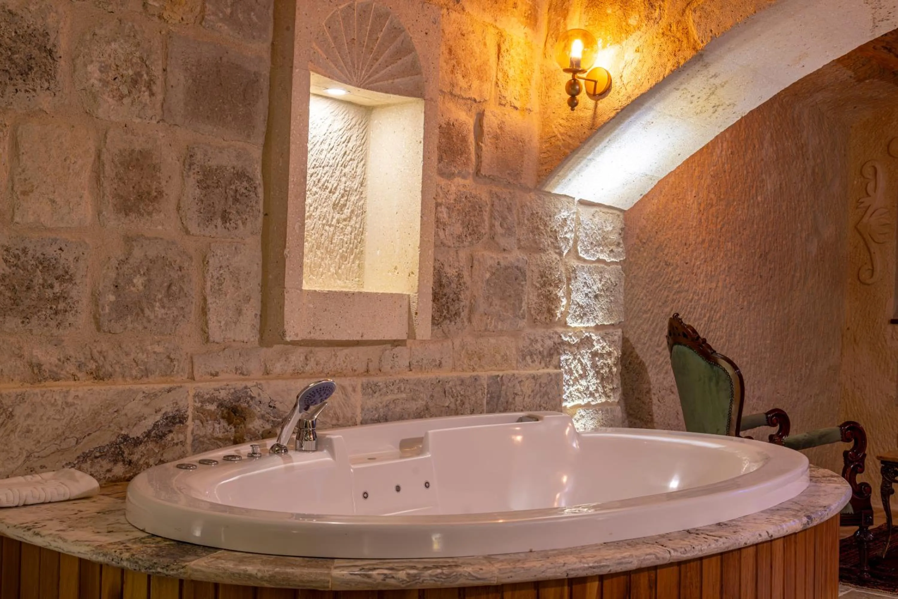 Hot Tub in Lagoon Cave Suites