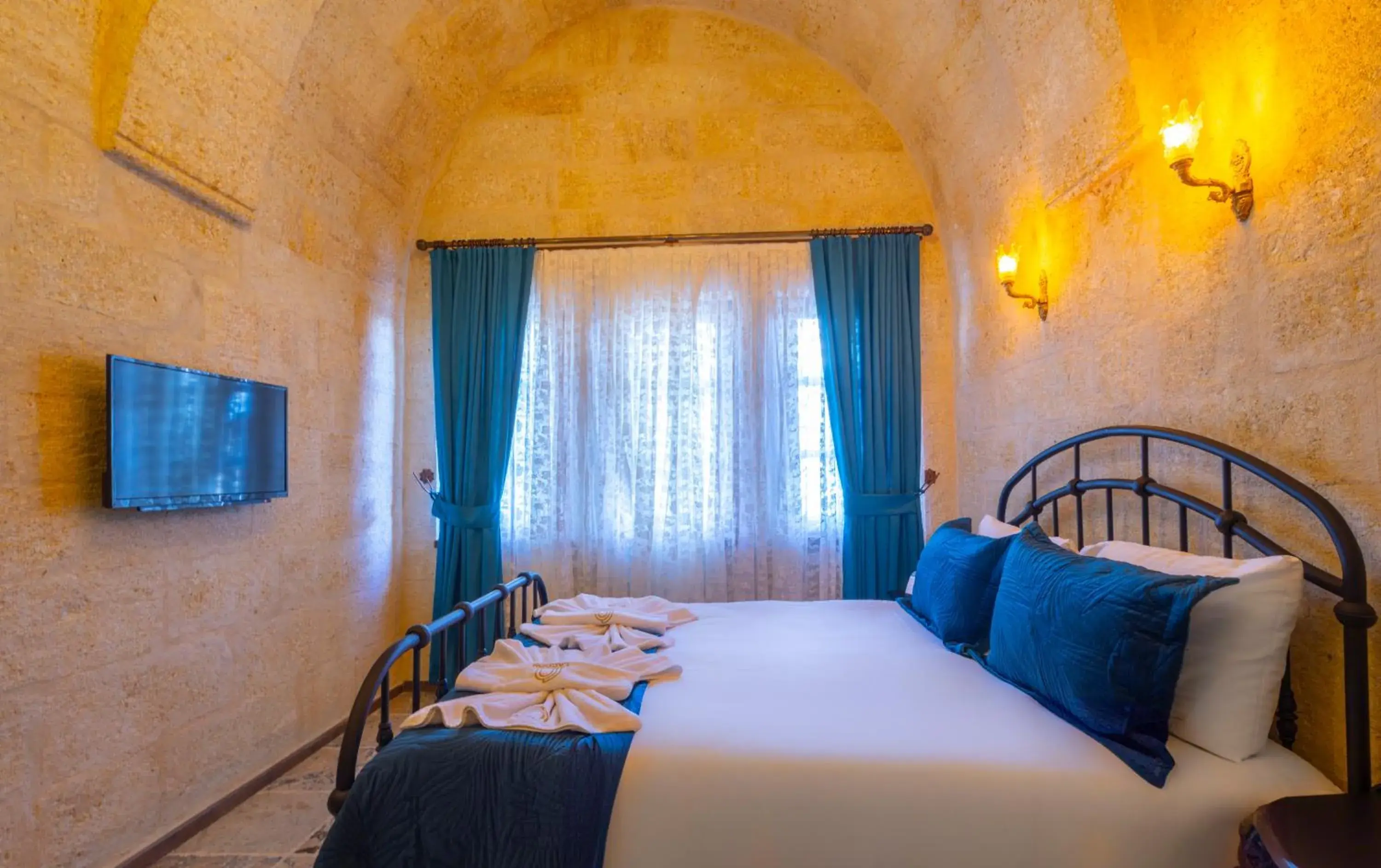 Deluxe Room - single occupancy in Lagoon Cave Suites Deluxe Room - single occupancy in Lagoon Cave Suites