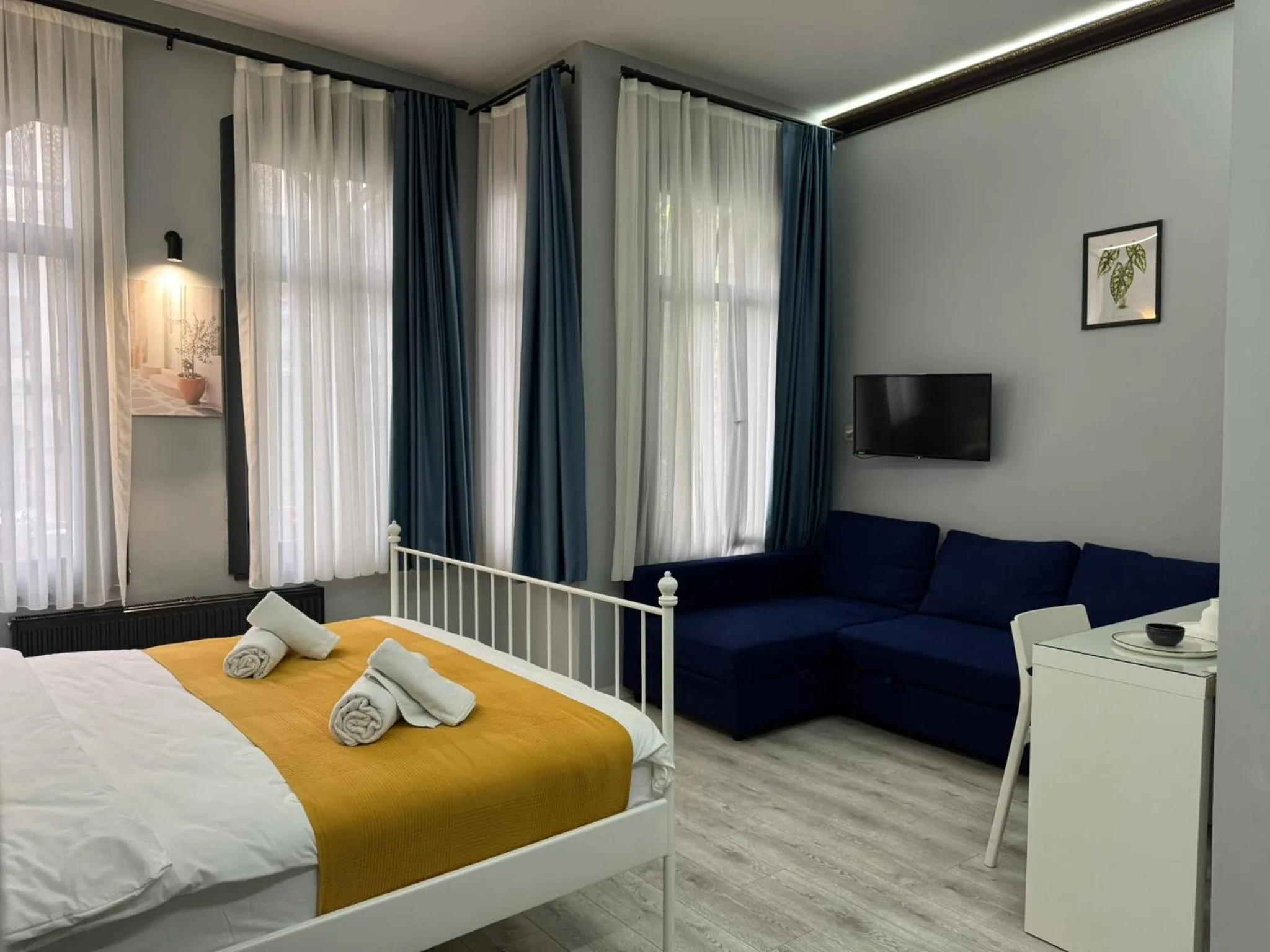 Bedroom, Bed in White Inn Taksim