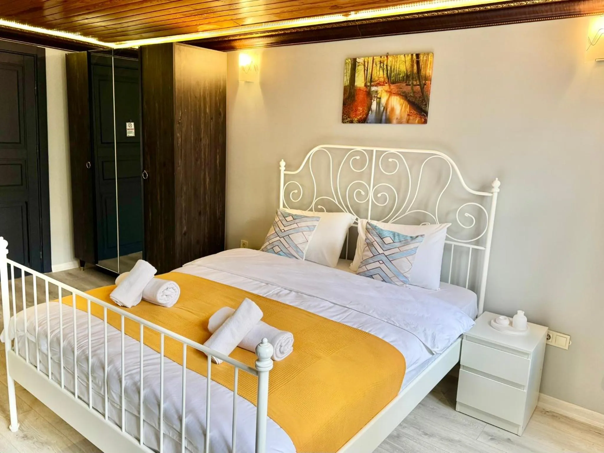 Bed in White Inn Taksim