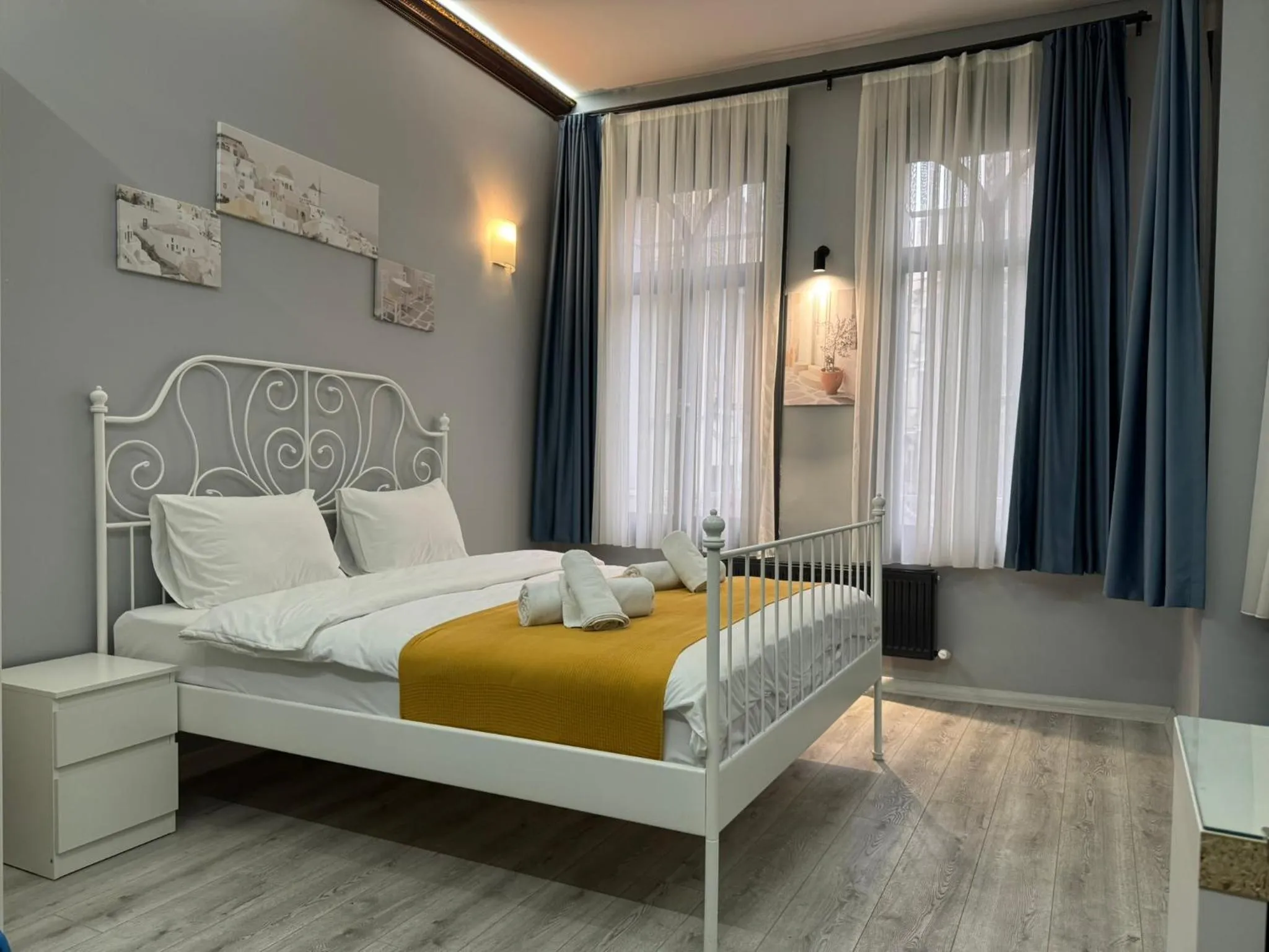 Bedroom, Bed in White Inn Taksim