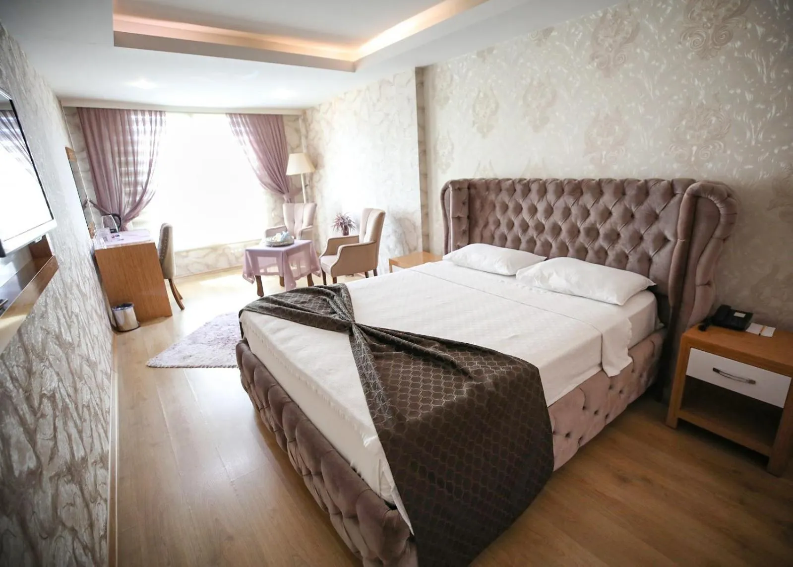 Seating area, Bed in Bayazıt Hotel