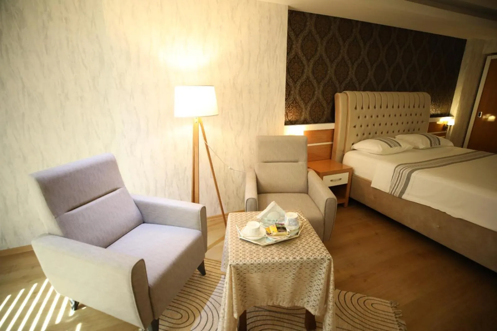 Seating area, Bed in Bayazıt Hotel