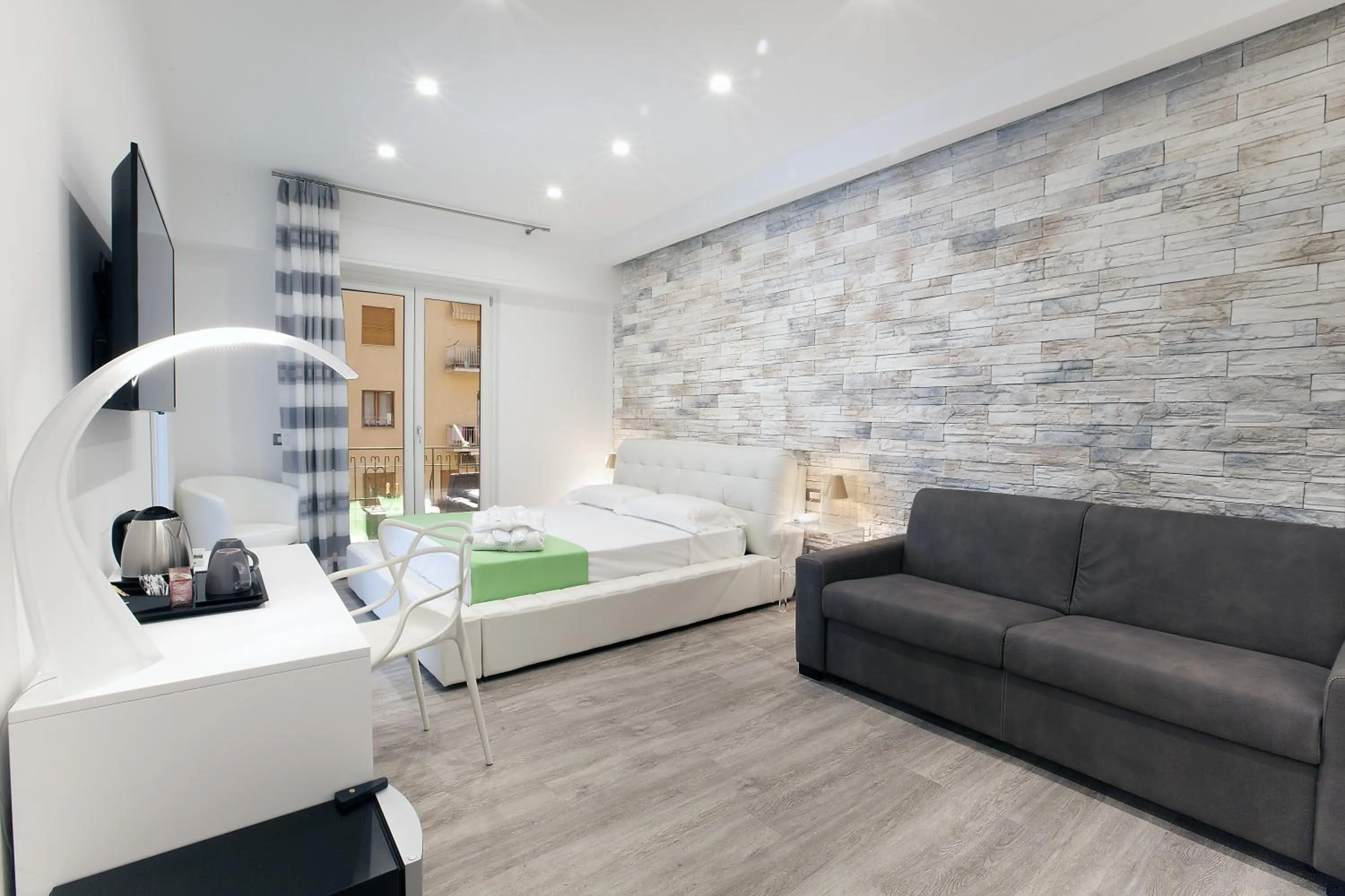 Photo of the whole room in Vhome