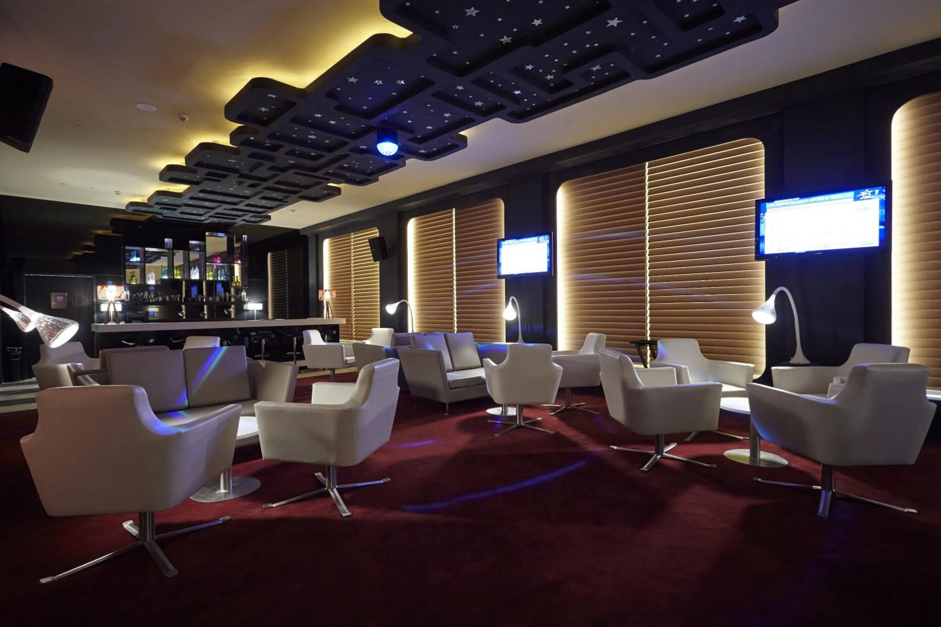 Lounge or bar in Turyaa Chennai - OMR IT Expressway