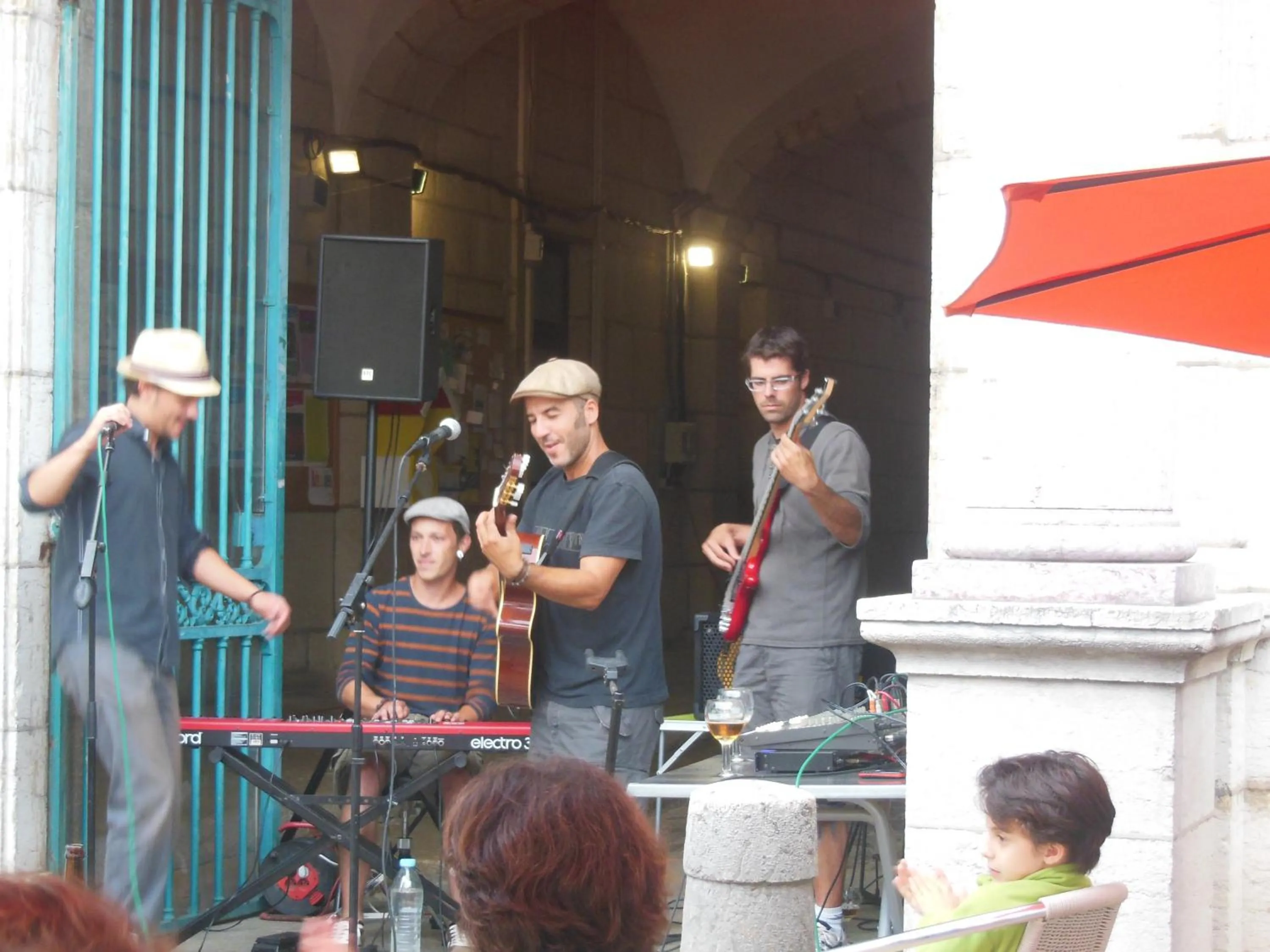 Evening entertainment in Hôtel Le Mélèze