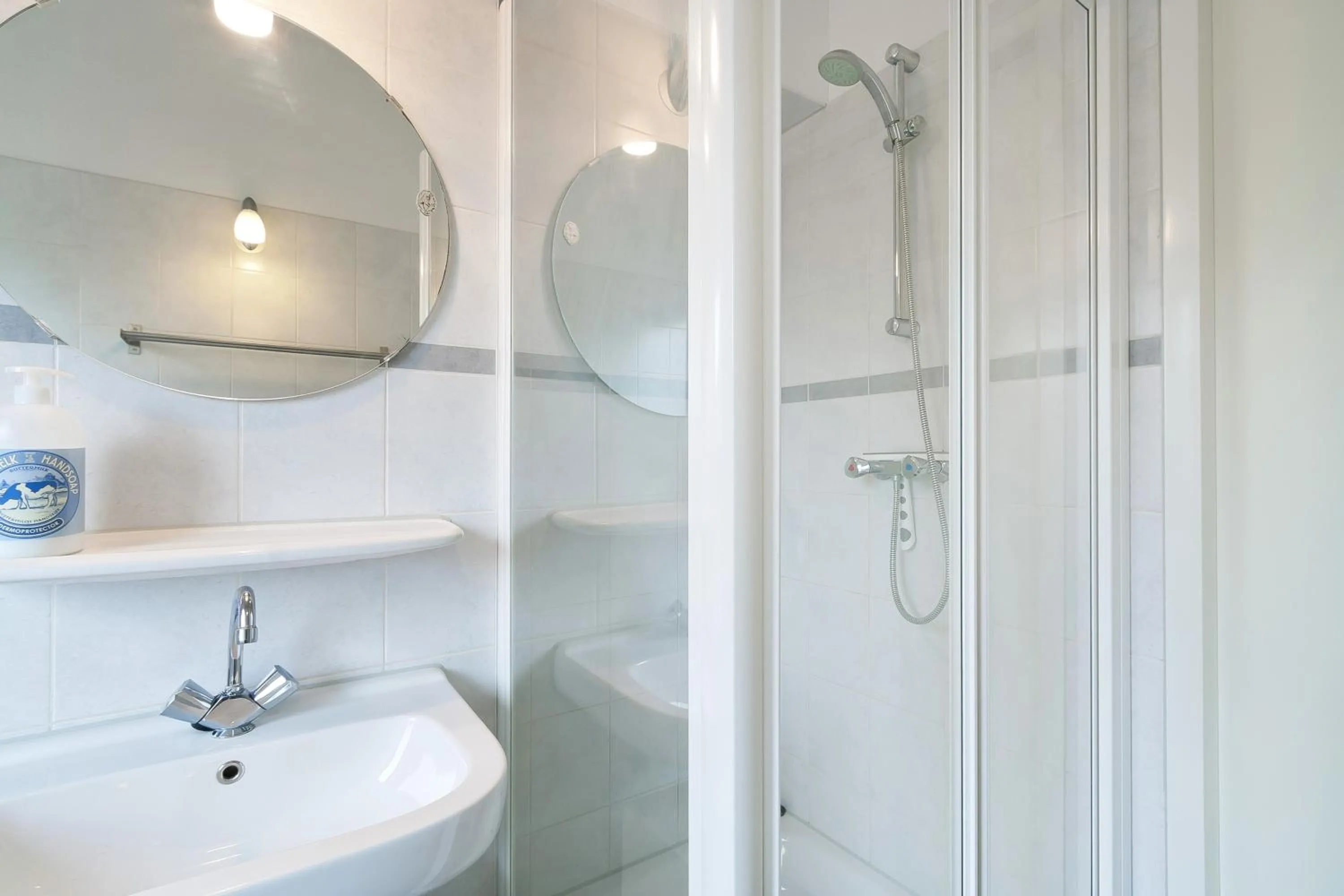 Bathroom in Boathouse Suburban Amsterdam