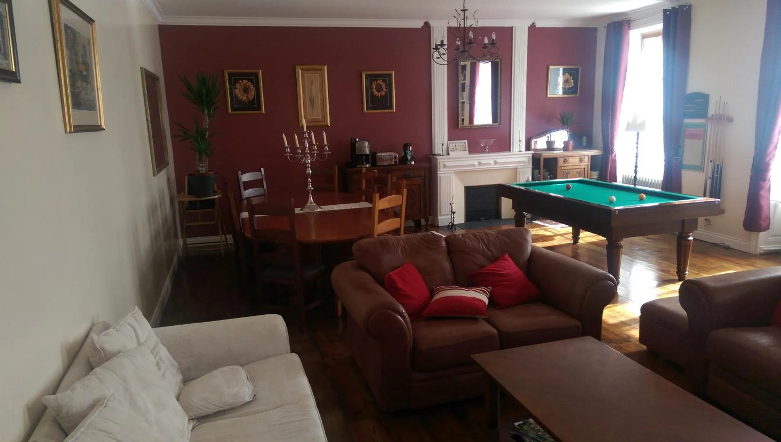 Photo of the whole room in Vingt Grand Rue