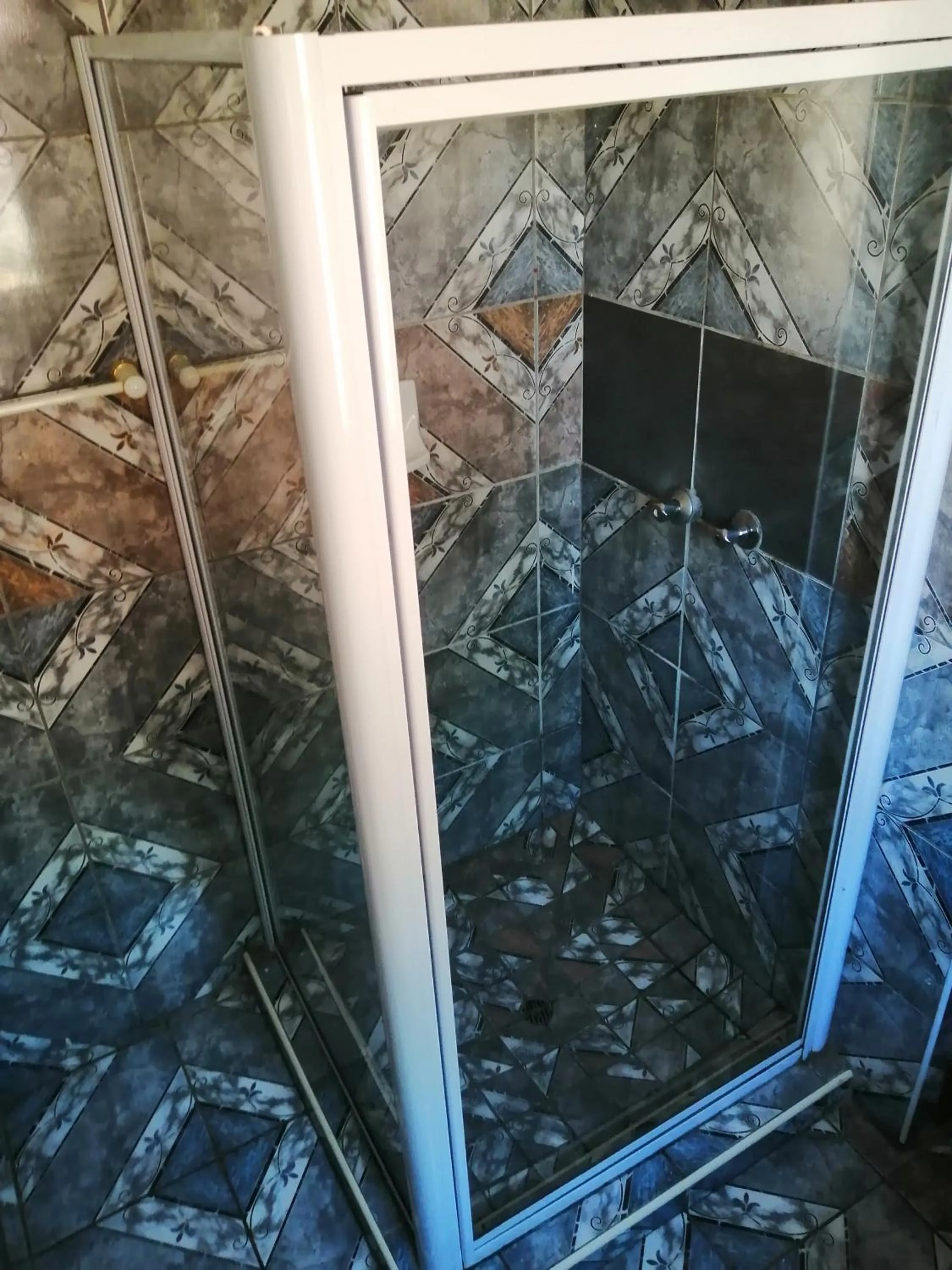 Shower in G&G Guesthouse