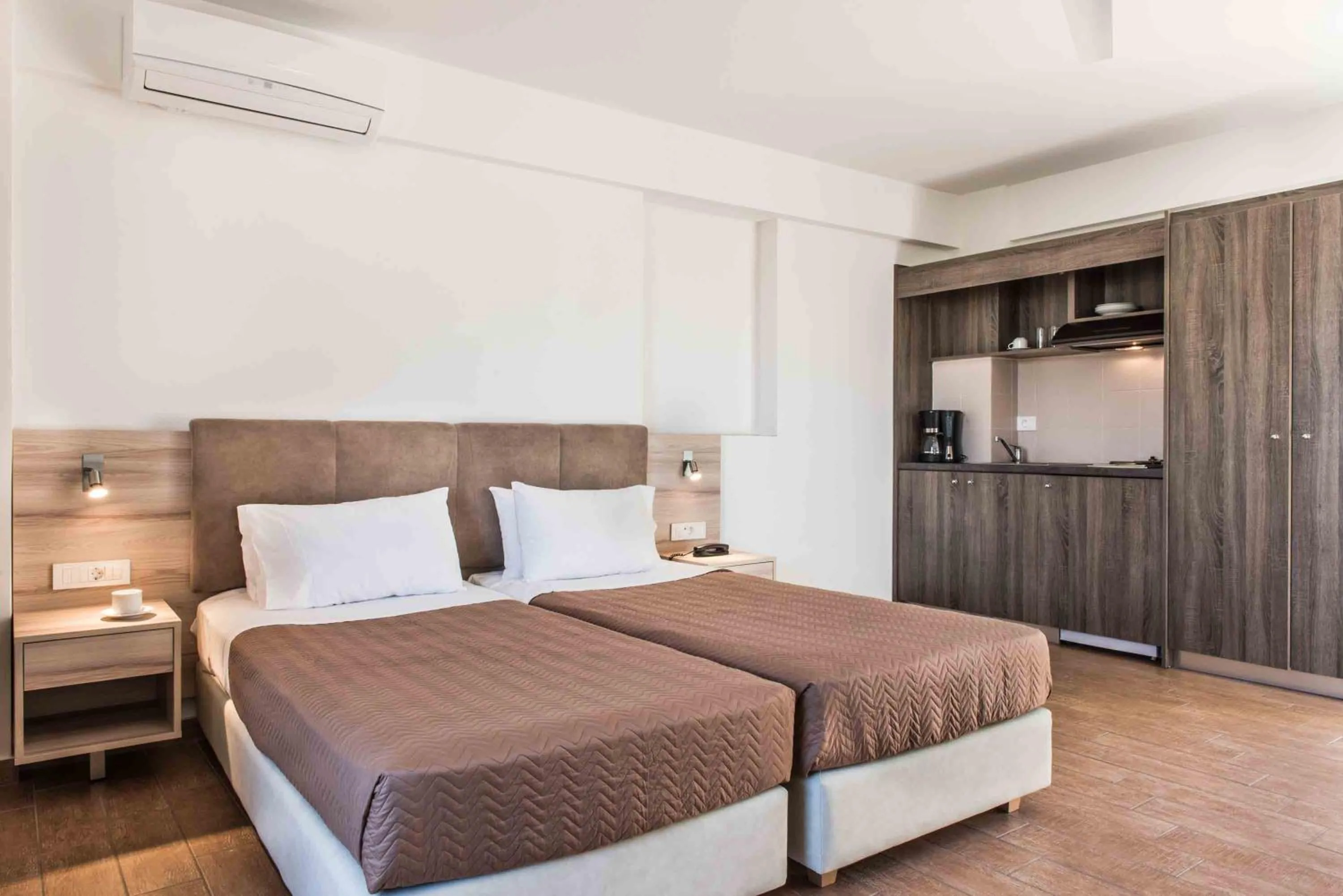 Photo of the whole room, Bed in Gerona Mare Apartments