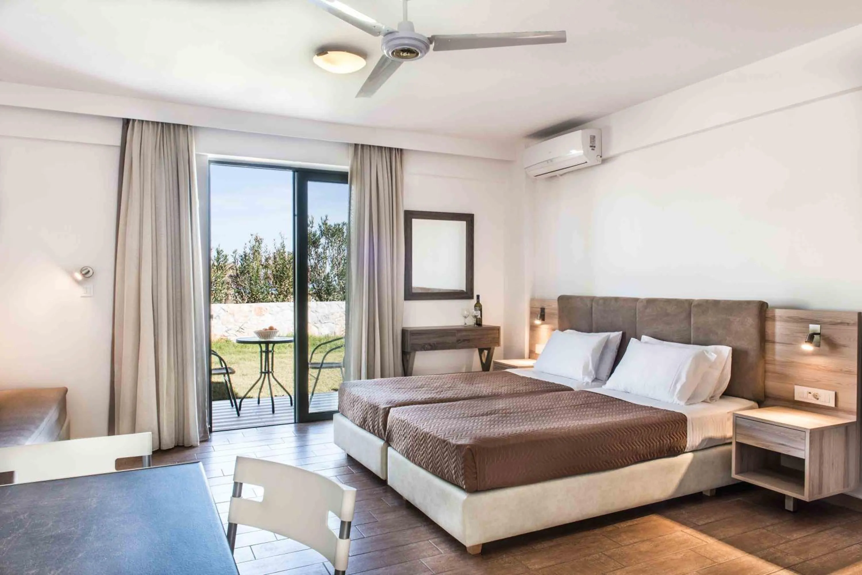 Garden, Bed in Gerona Mare Apartments