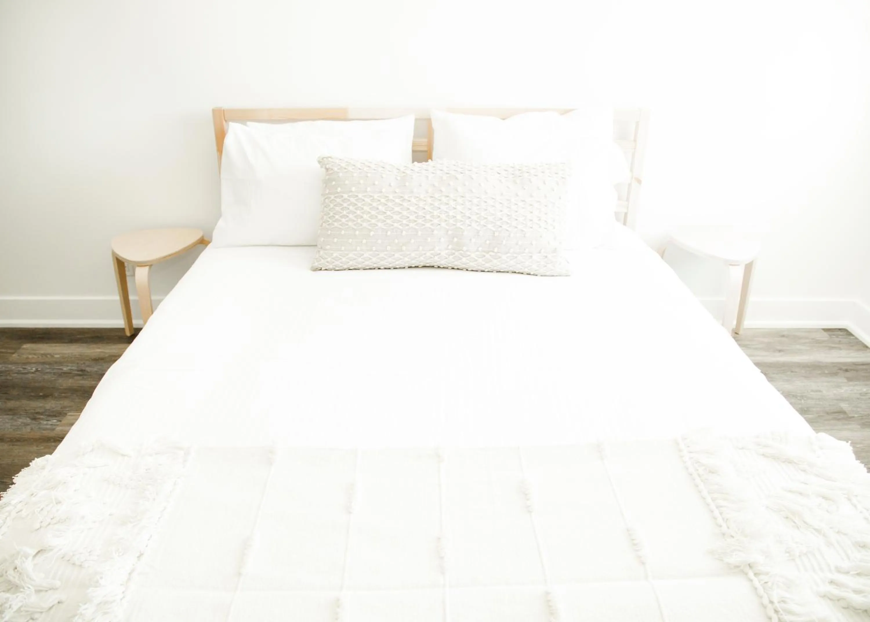 Bed in Naramata Courtyard Suites