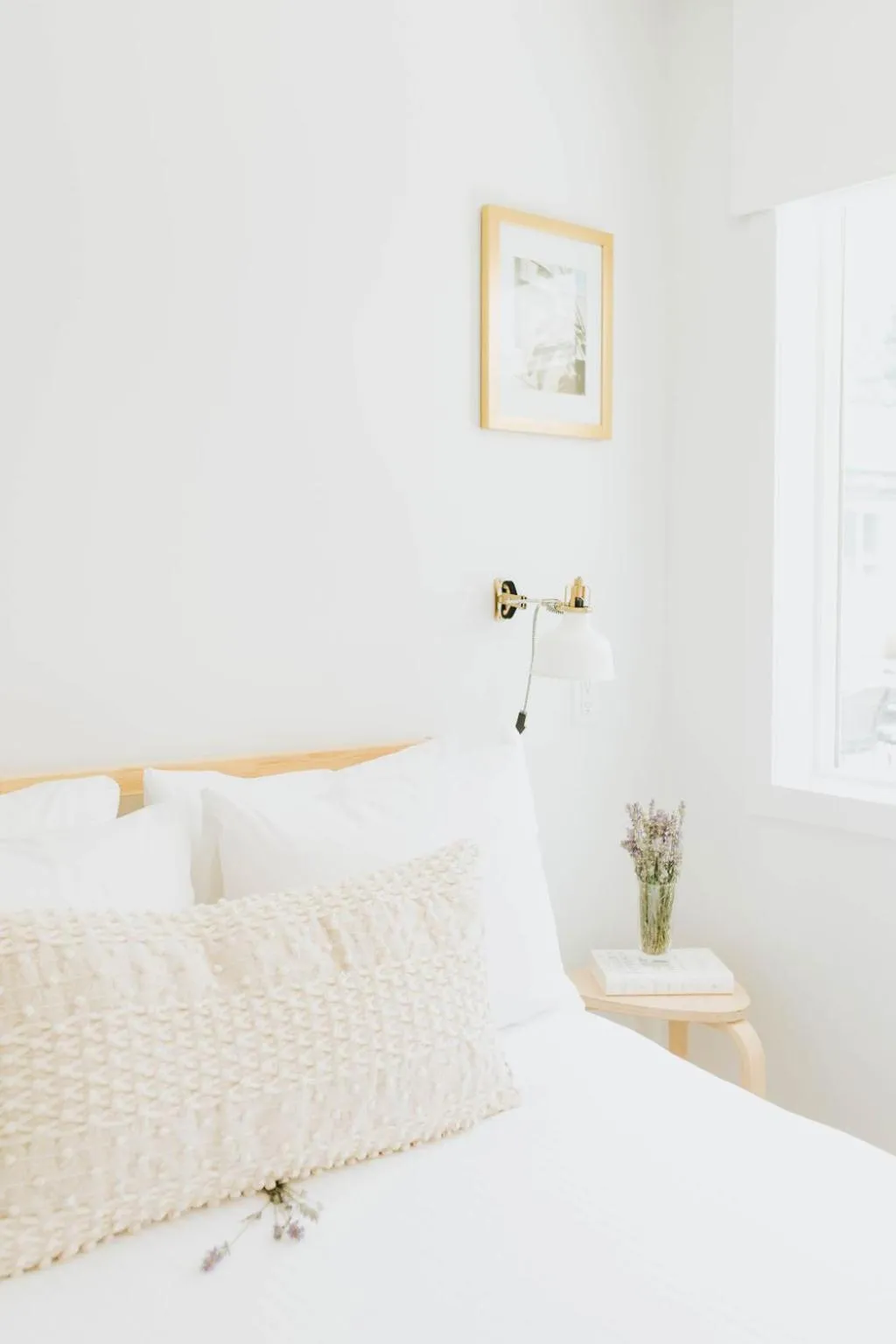 Bed in Naramata Courtyard Suites