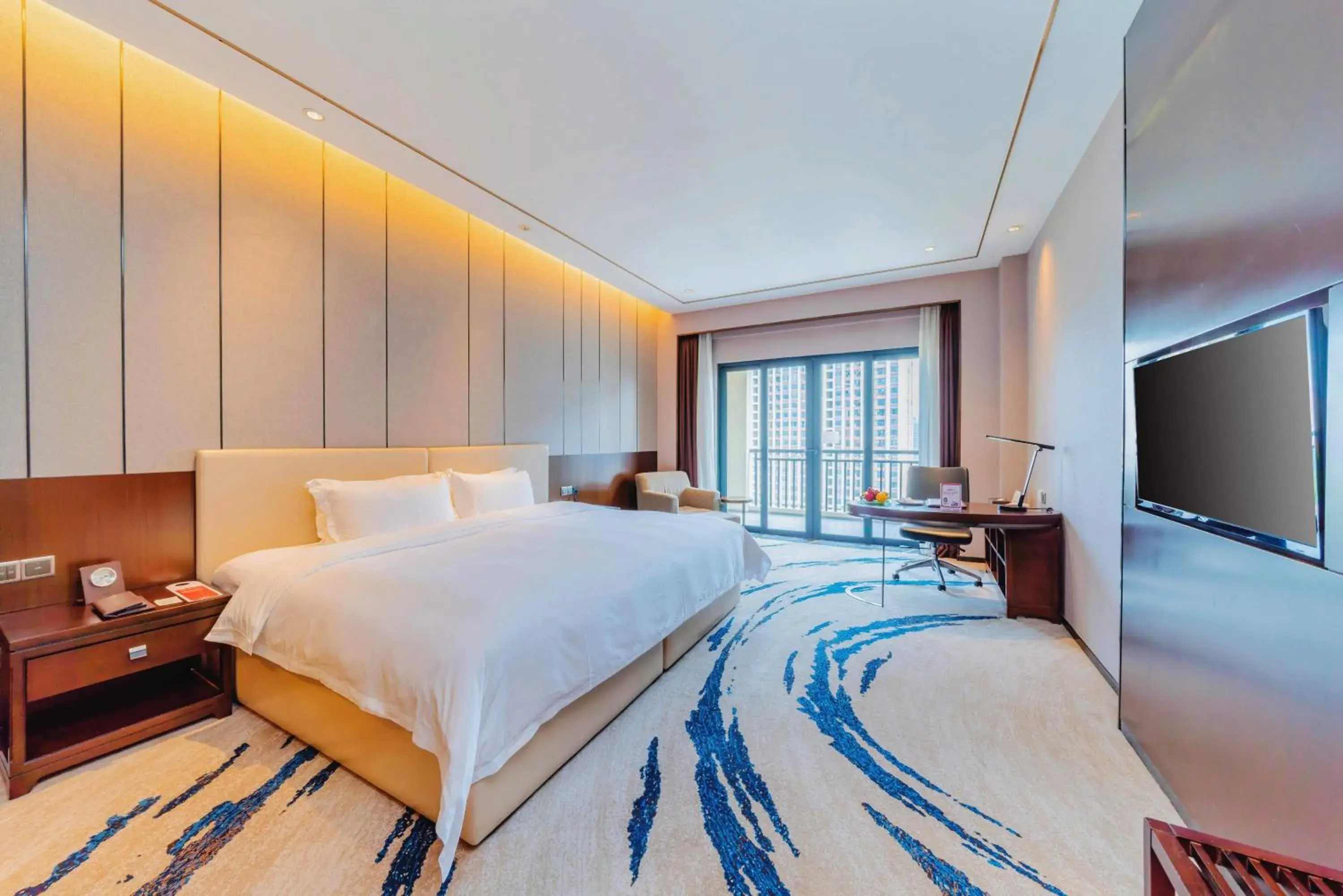 Superior King Room with Lake View in Ramada By Wyndham Huizhou South Superior King Room with Lake View in Ramada By Wyndham Huizhou South