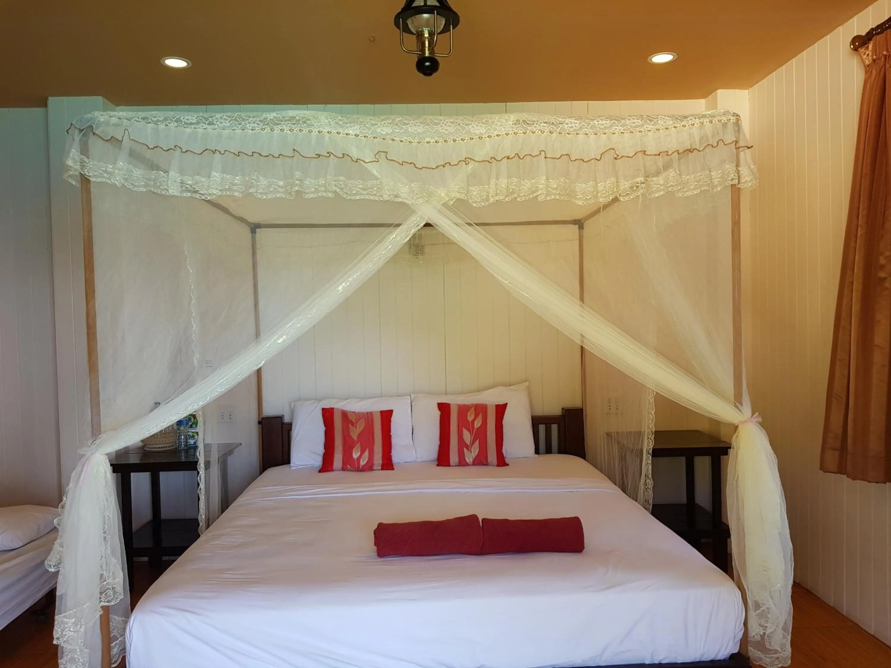 Bathroom, Bed in Aow Leuk Grand Hill