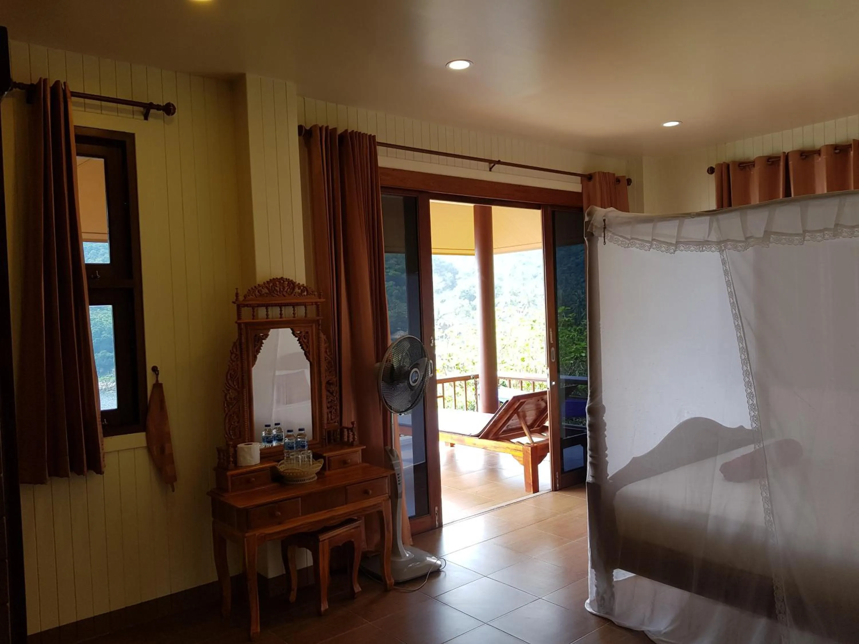 Bathroom, Bed in Aow Leuk Grand Hill