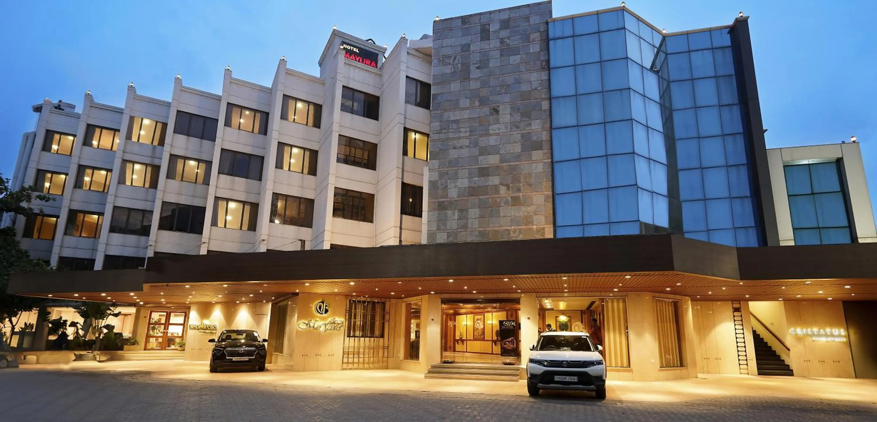 Facade/entrance in Hotel Mayura