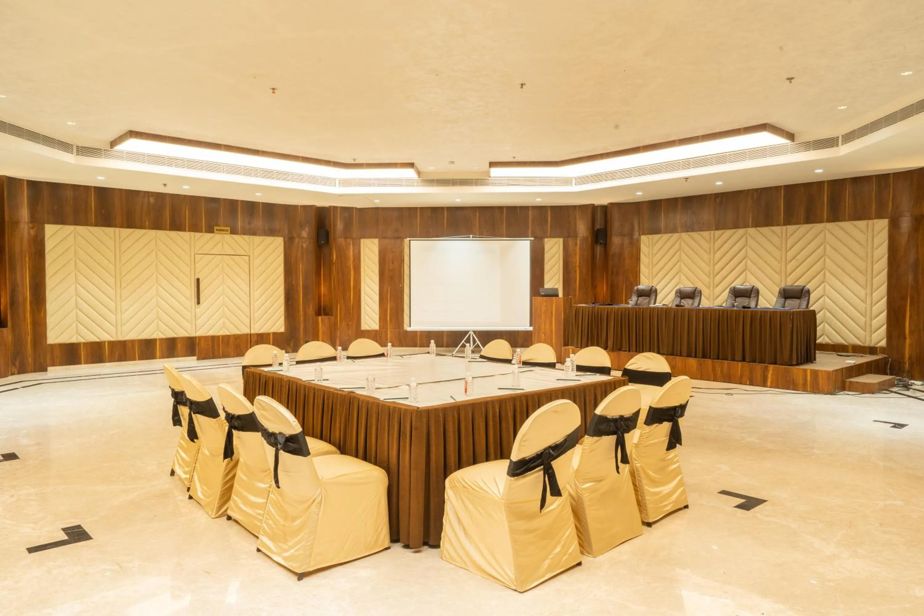 Banquet/Function facilities in Hotel Mayura