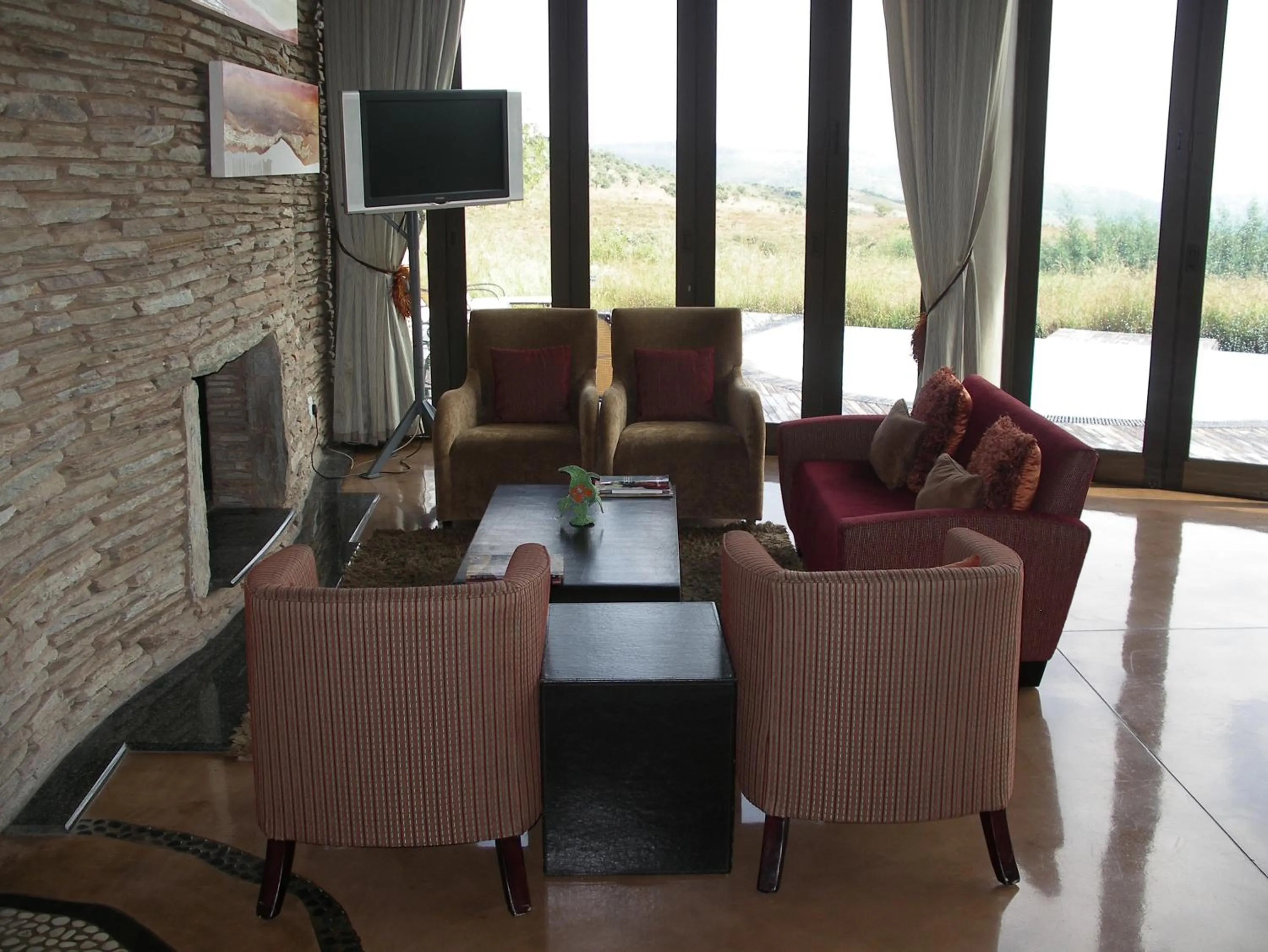 Communal lounge/ TV room in Maropeng Boutique Hotel