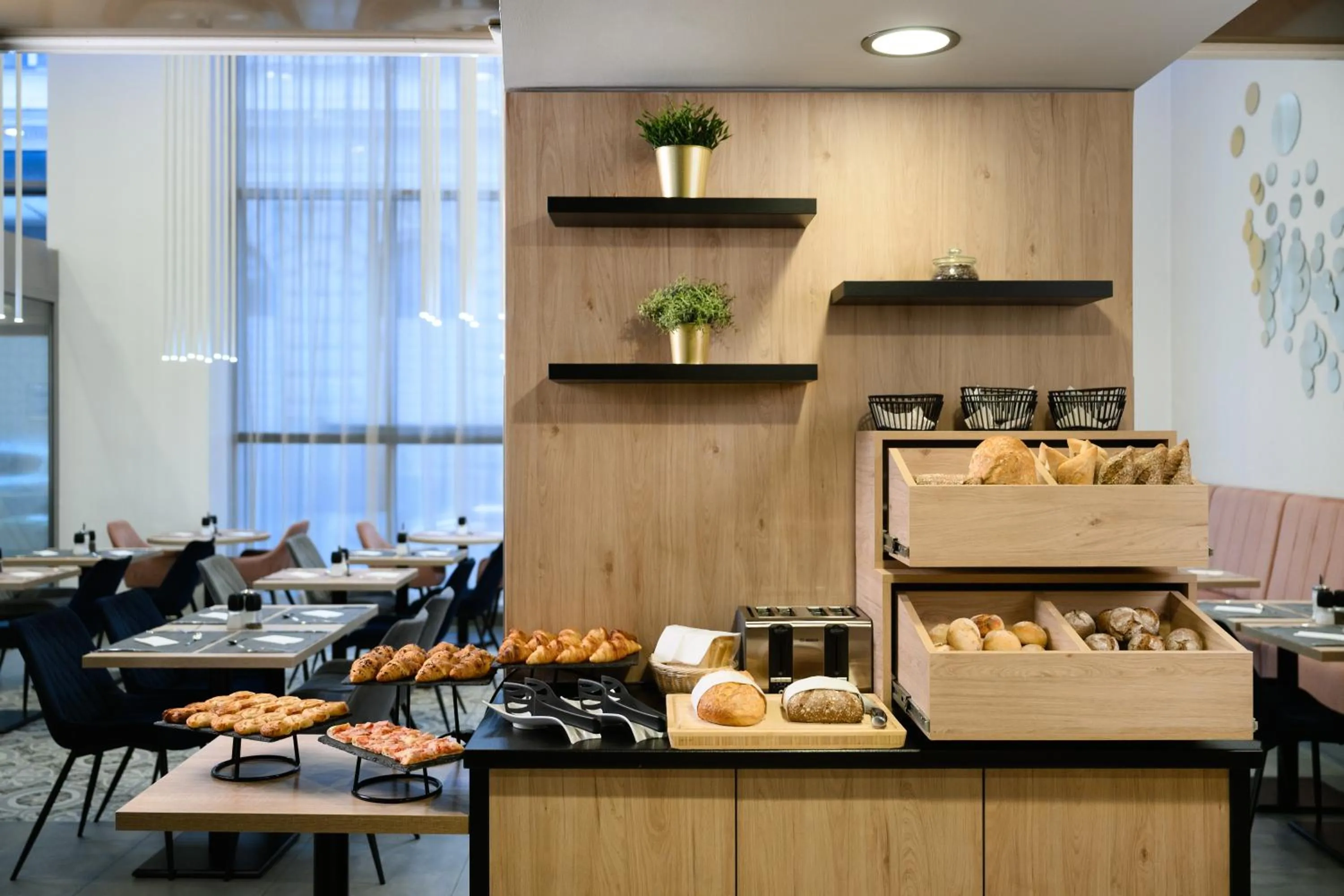 Breakfast in 12 Revay Hotel