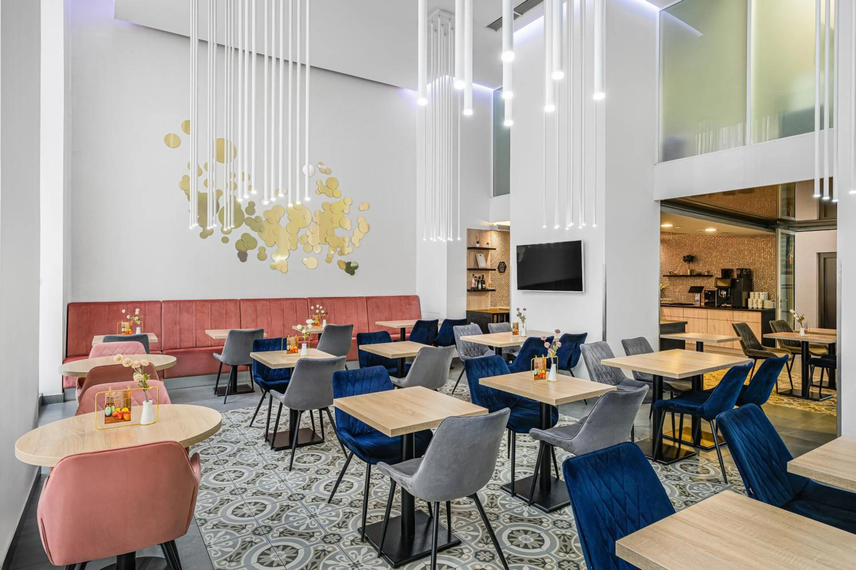 Lobby or reception in 12 Revay Hotel