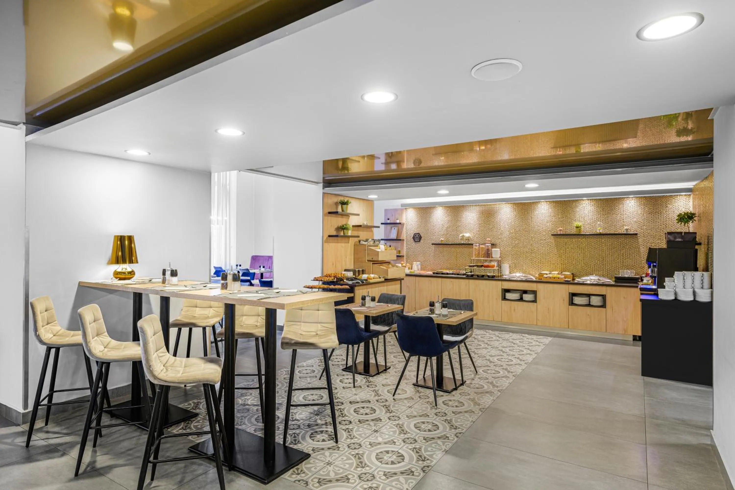 Breakfast in 12 Revay Hotel