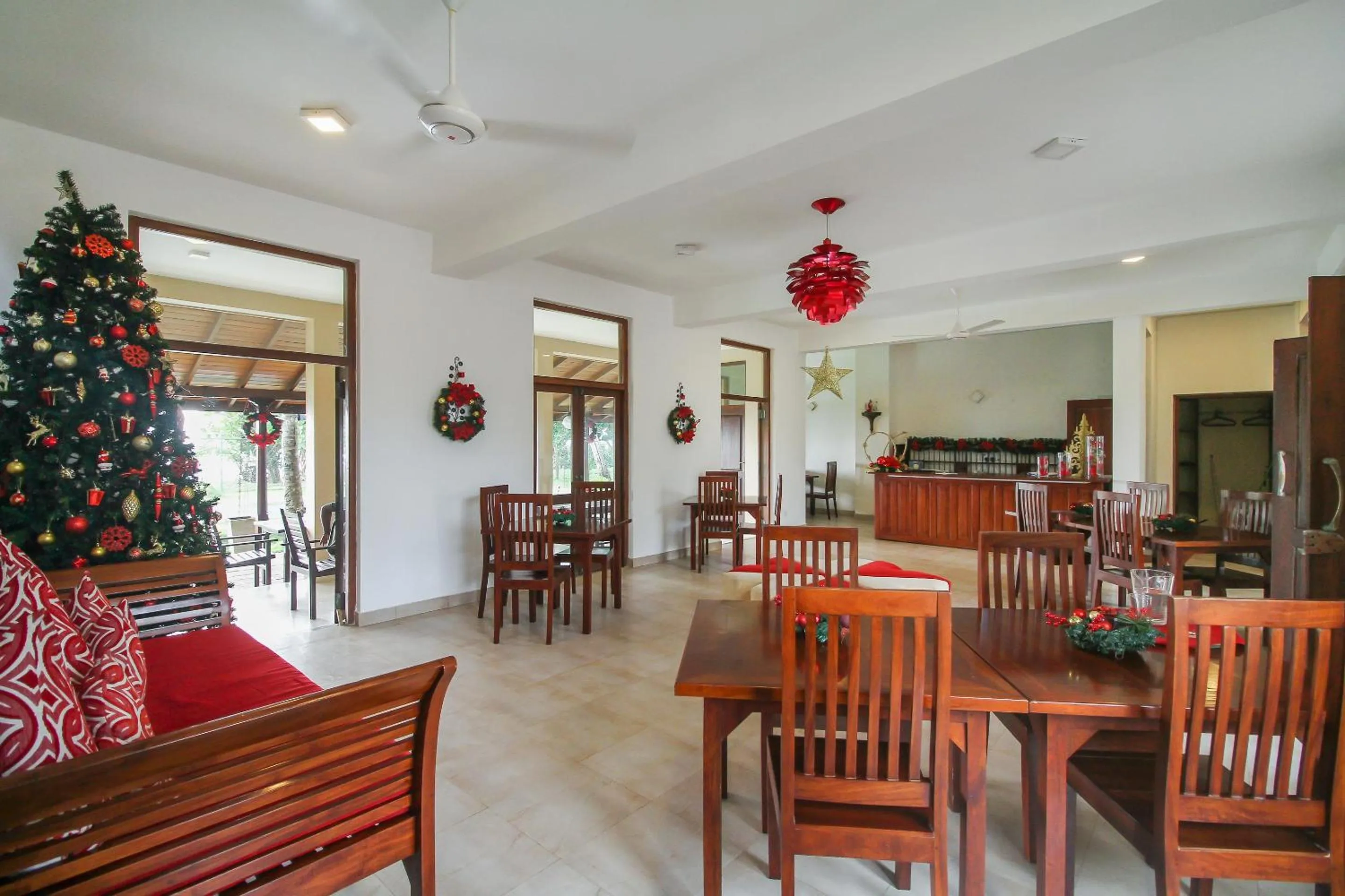 Restaurant/places to eat in Maresia Beach Villa