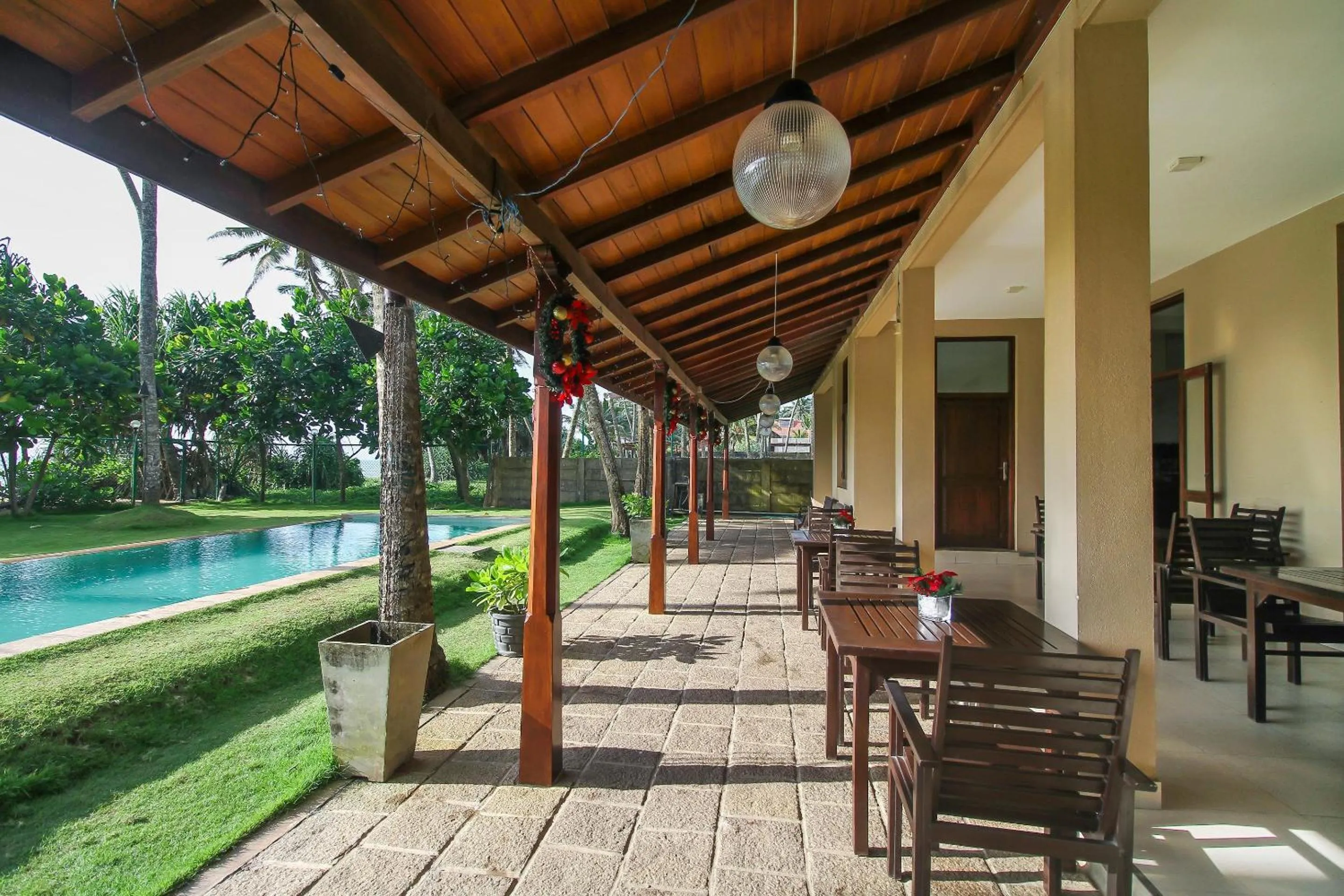 Restaurant/places to eat in Maresia Beach Villa