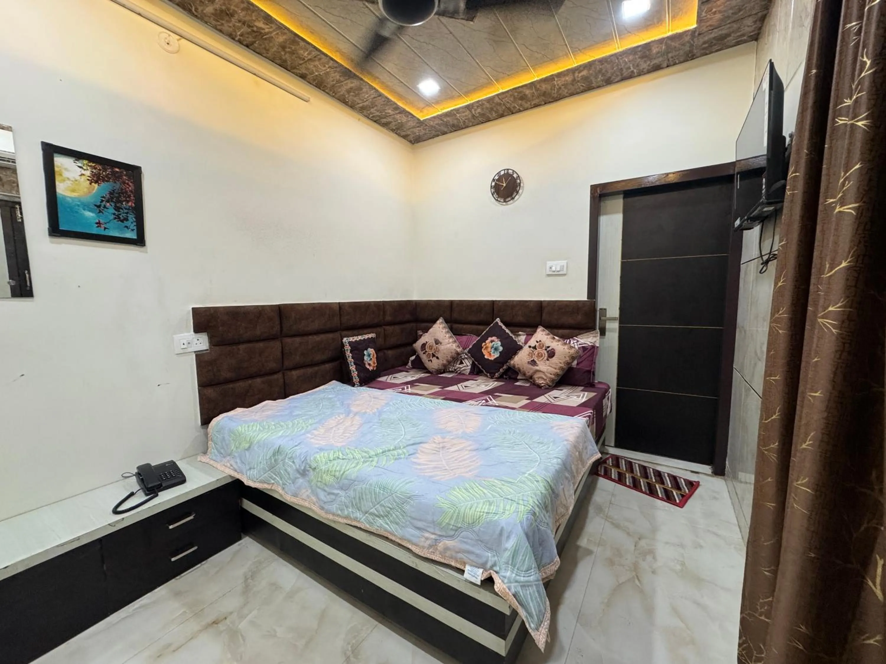 Bedroom, Bed in The Kwality Residency