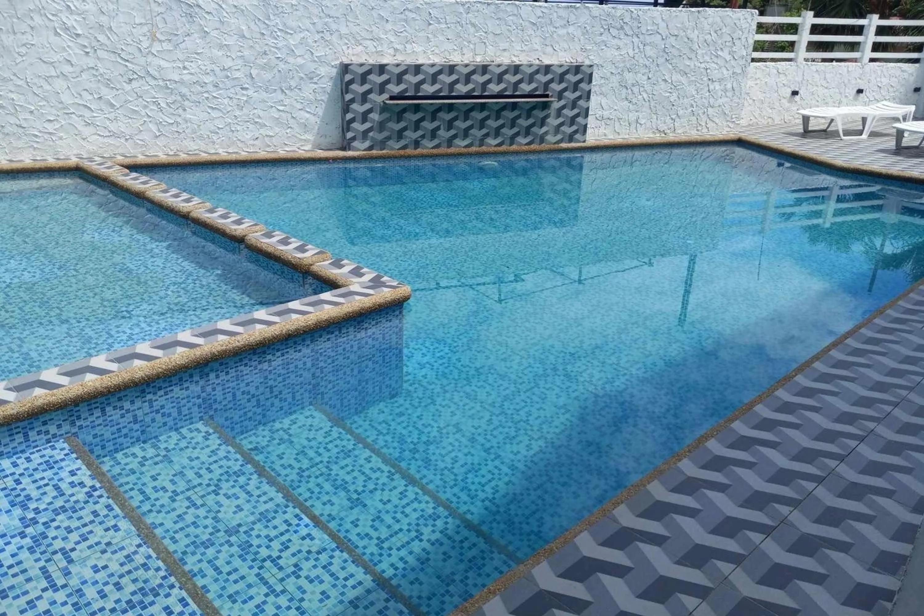 Swimming pool in Bellevue Resort Puerto Galera