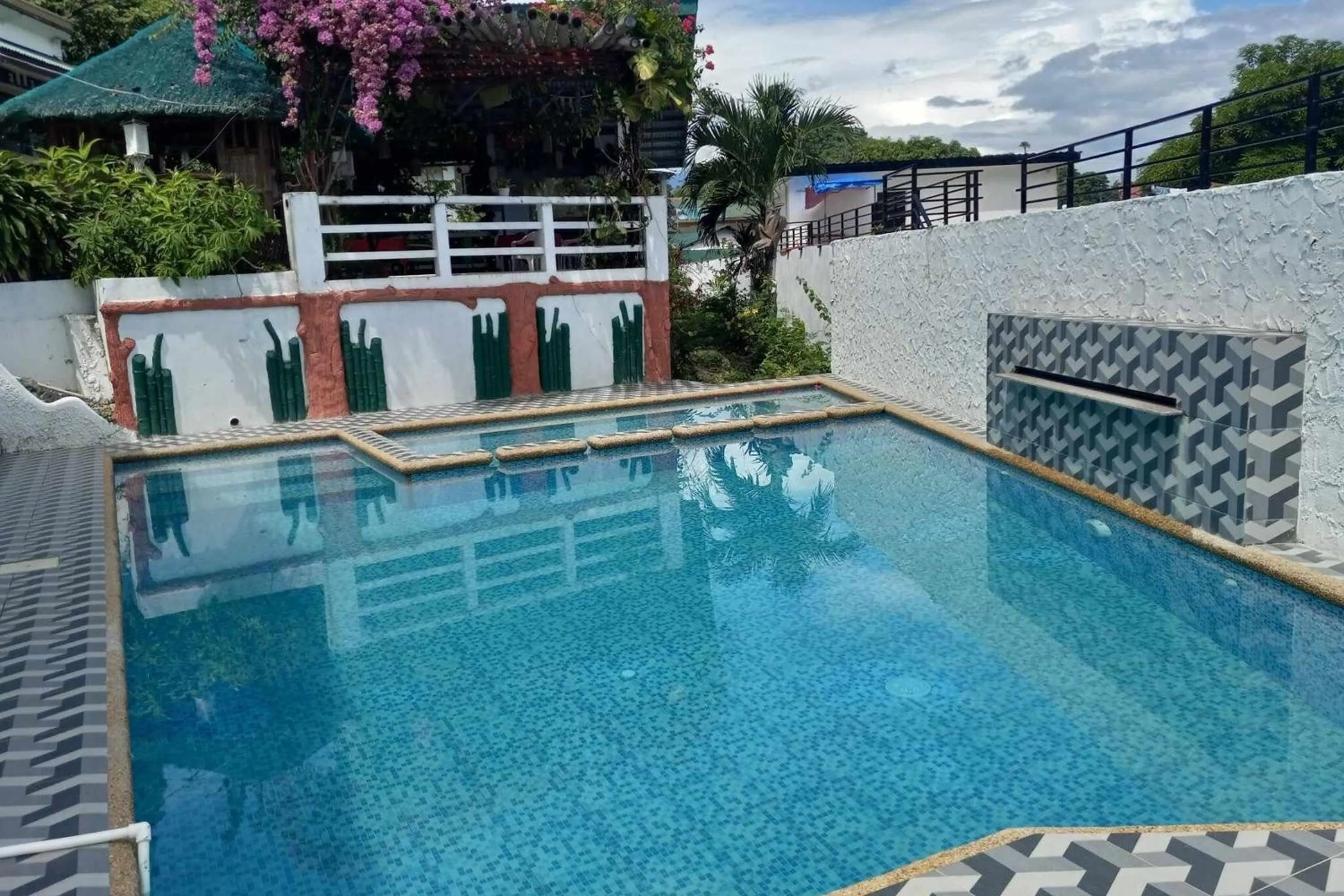 Swimming pool in Bellevue Resort Puerto Galera