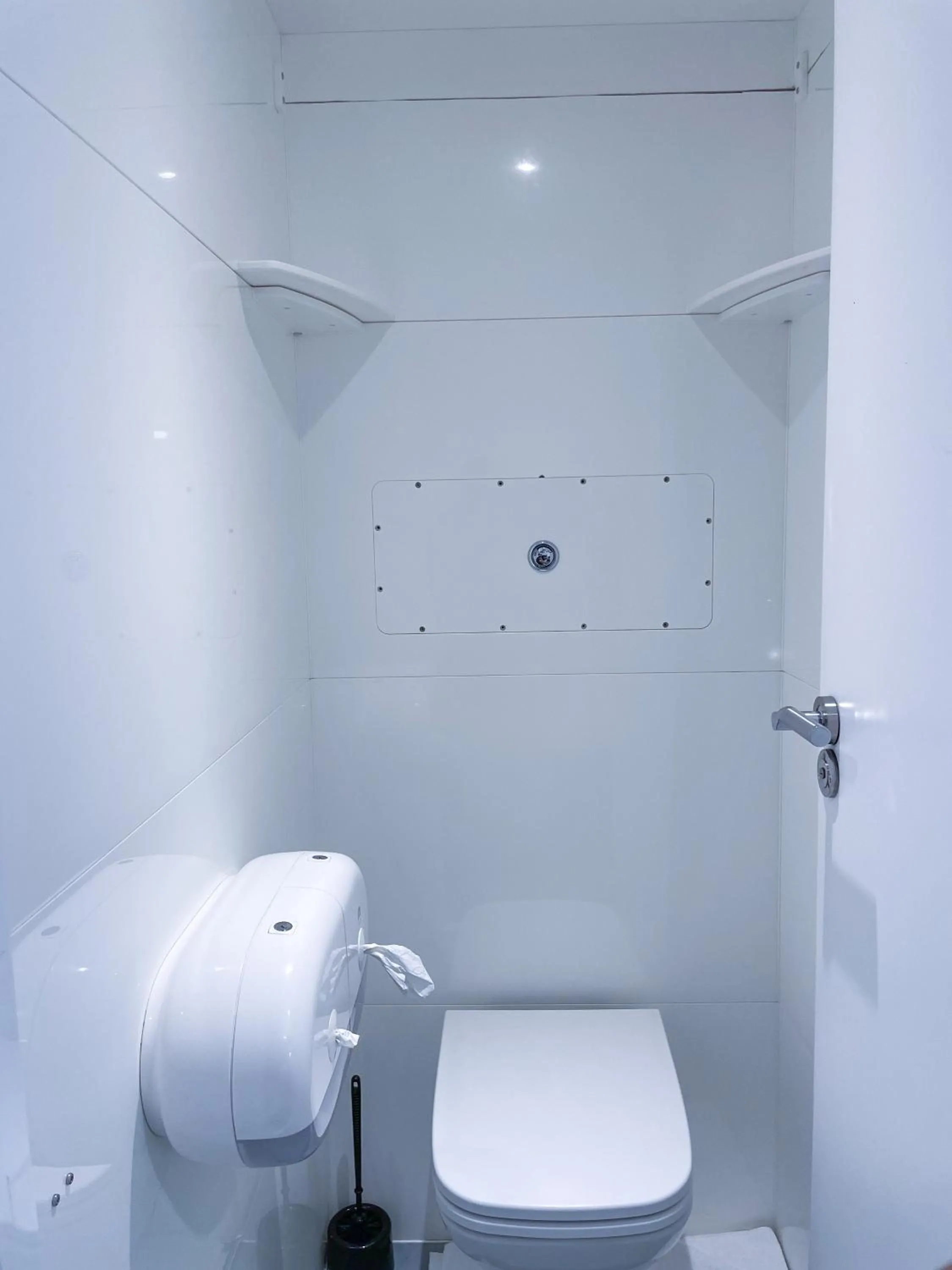 Toilet in Capsule Hotel Nyhavn63