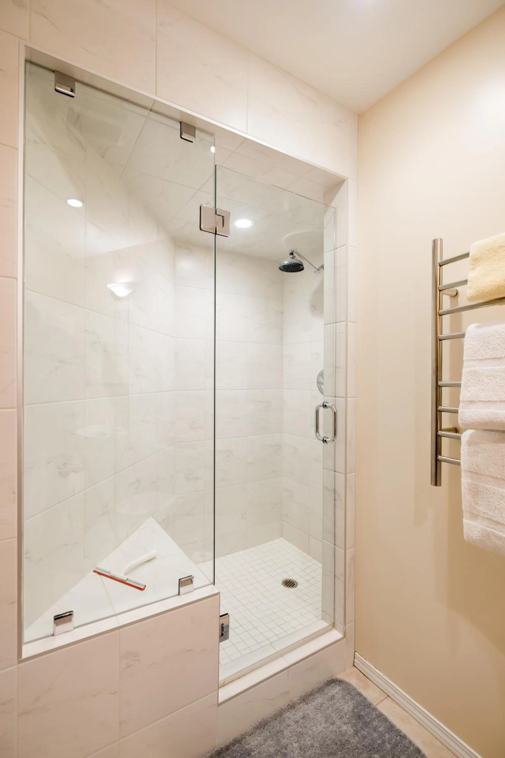 Bathroom in Enchanter Ocean View Suites