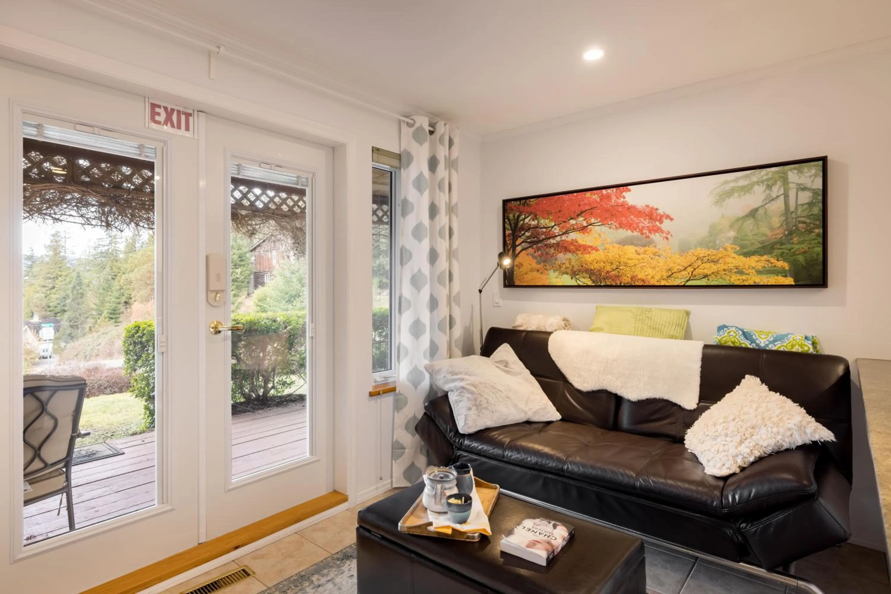 Living room in Enchanter Ocean View Suites