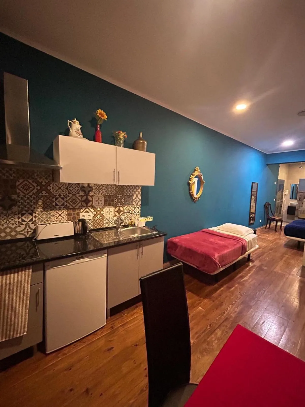 Kitchen or kitchenette, Bed in Sao Jorge Apartments & Suites