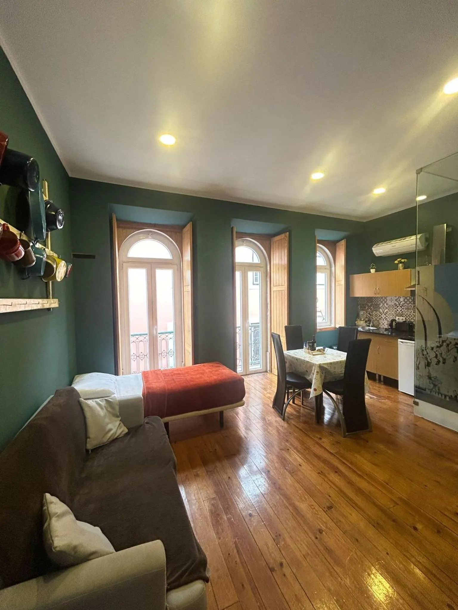 Kitchen or kitchenette in Sao Jorge Apartments & Suites