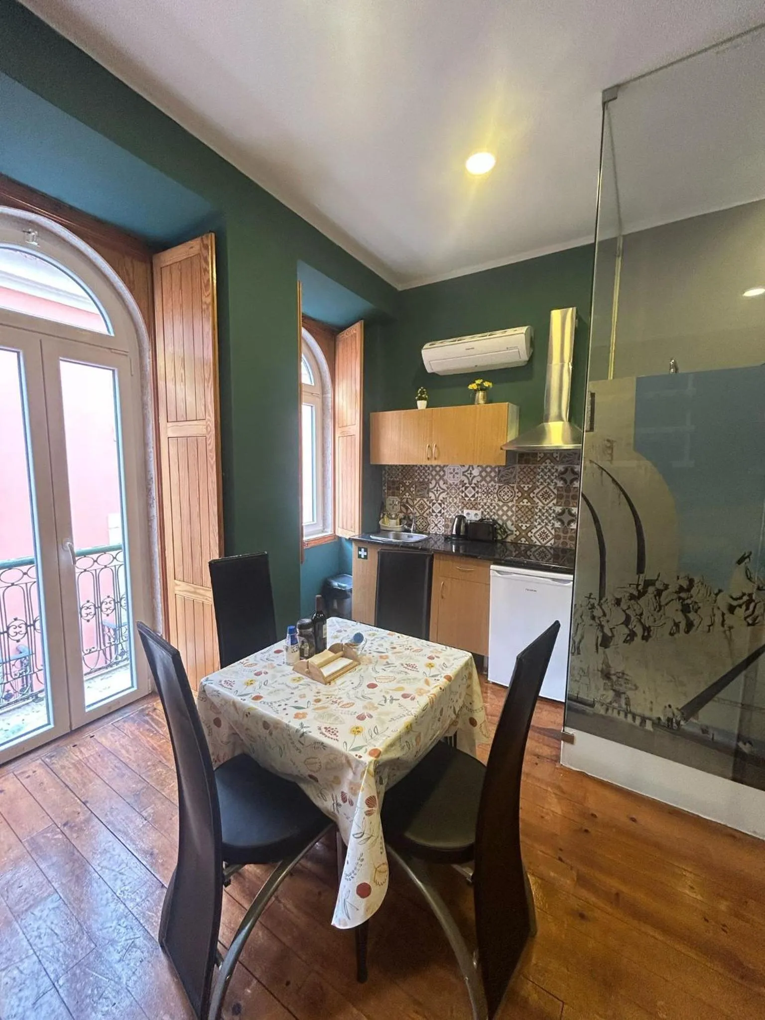 Kitchen or kitchenette in Sao Jorge Apartments & Suites