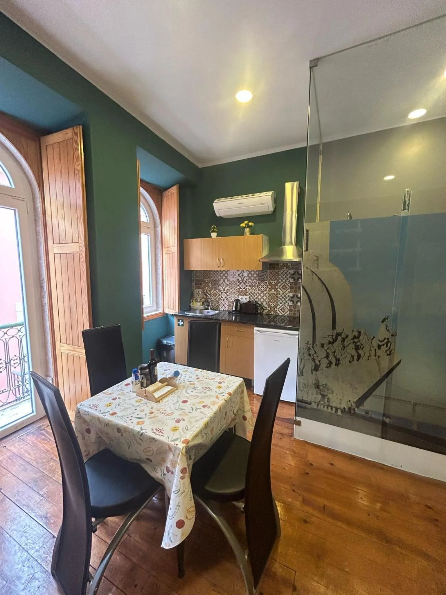 Kitchen or kitchenette in Sao Jorge Apartments & Suites